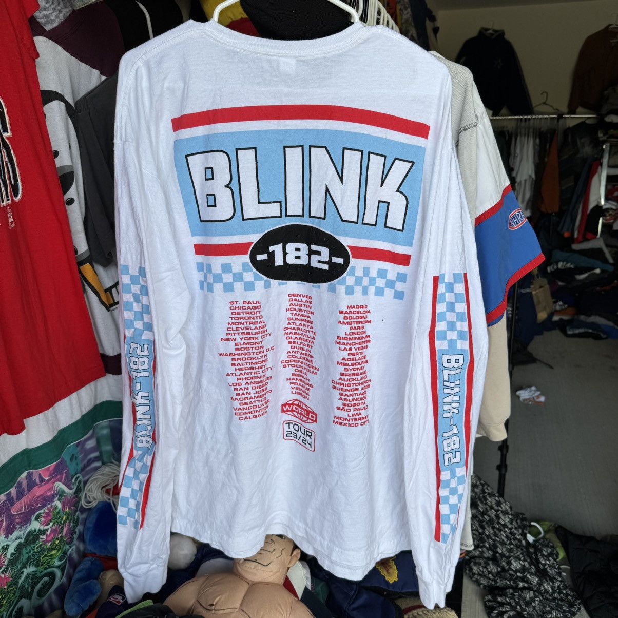Band Tees BLINK 182 23/24 MERCH CONCERT GRAPHIC LONG SLEEVE SHIRT Size US XL / EU 56 / 4 - 5 Thumbnail