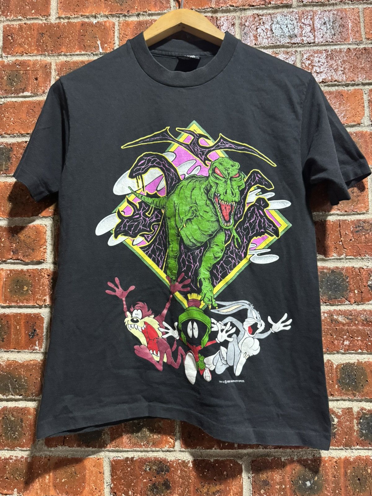 Vintage × Warner Bros VINTAGE MOVIE 1993 warnes bros lonney tune x jurassic park Size US M / EU 48-50 / 2 - 1 Thumbnail