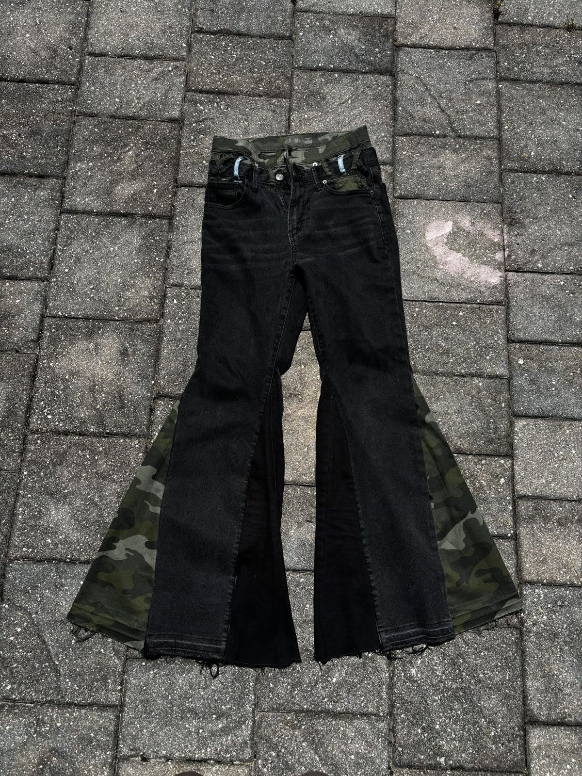 black camo flared double waist denim 1o1..