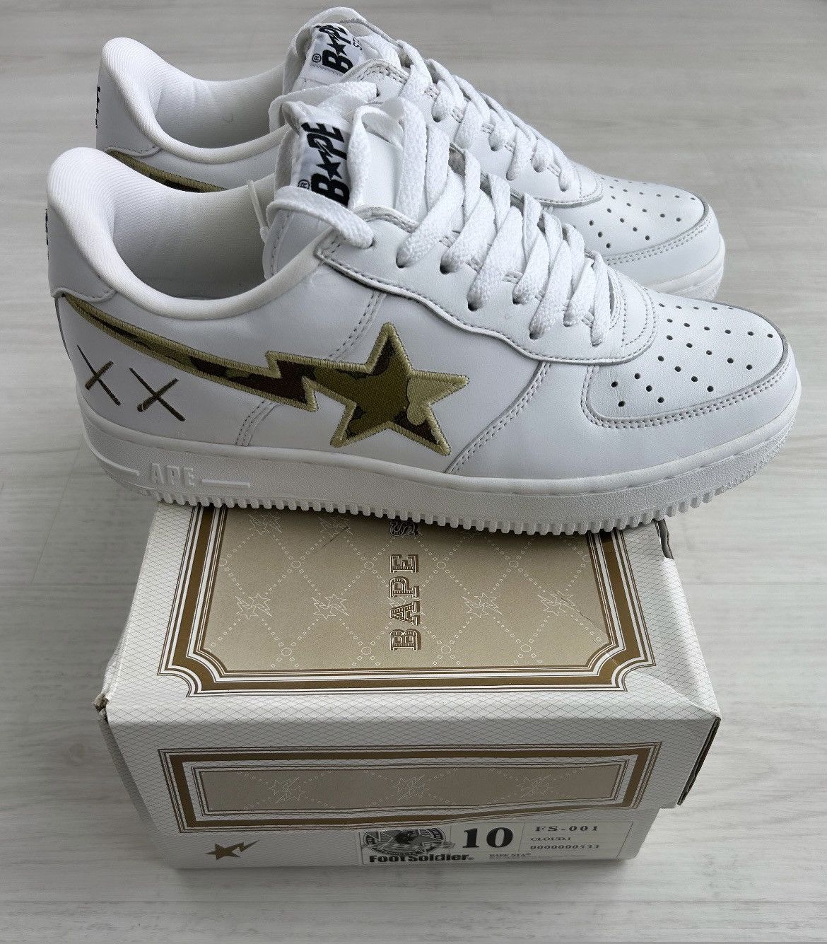 Bape × Kaws VERY RARE OG 2005 A BATHING APE X KAWS CLOUD BAPESTA Size US 10 / EU 43 - 8 Thumbnail