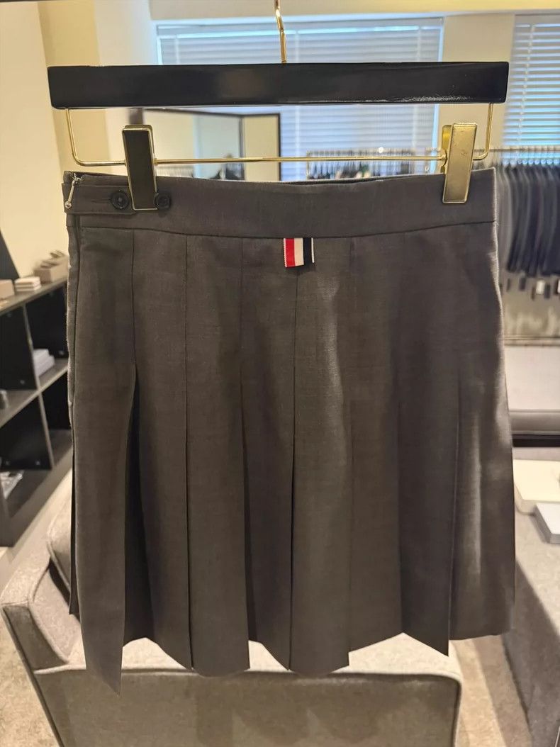 Thom Browne Thom browne Pleated skirt 2504-Nextarrow Size 25" / US 0 / IT 36 - 2 Thumbnail