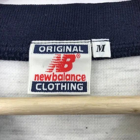 New Balance Vtg NEW BALANCE NBA Basketball Embroidery Sweatshirt V Neck Size M / US 6-8 / IT 42-44 - 4 Thumbnail