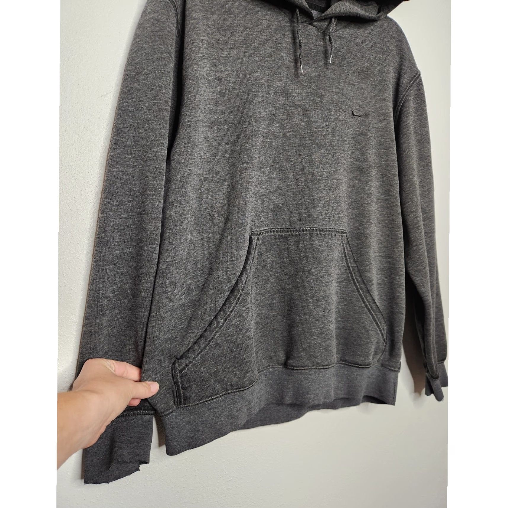 Nike VINTAGE Nike Swoosh Check Hoodie Gray Sweatshirt Pullover L Adults Unisex Distressed 90s 00s Size US L / EU 52-54 / 3 - 4 Thumbnail