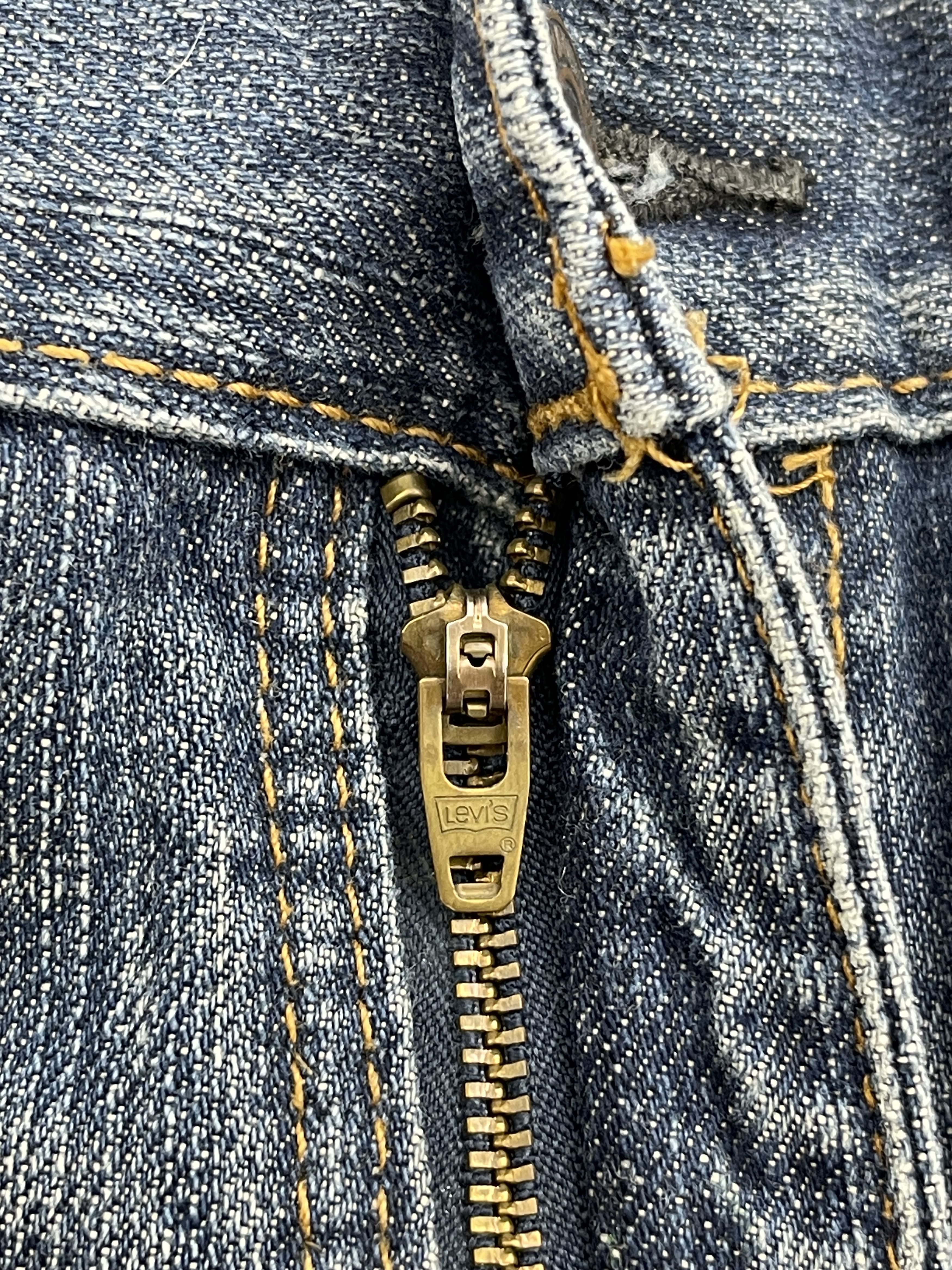 Levi's × Vintage Distressed Faded Blue Vintage Levis 505 Jeans DP2563 Size US 33 - 15 Thumbnail