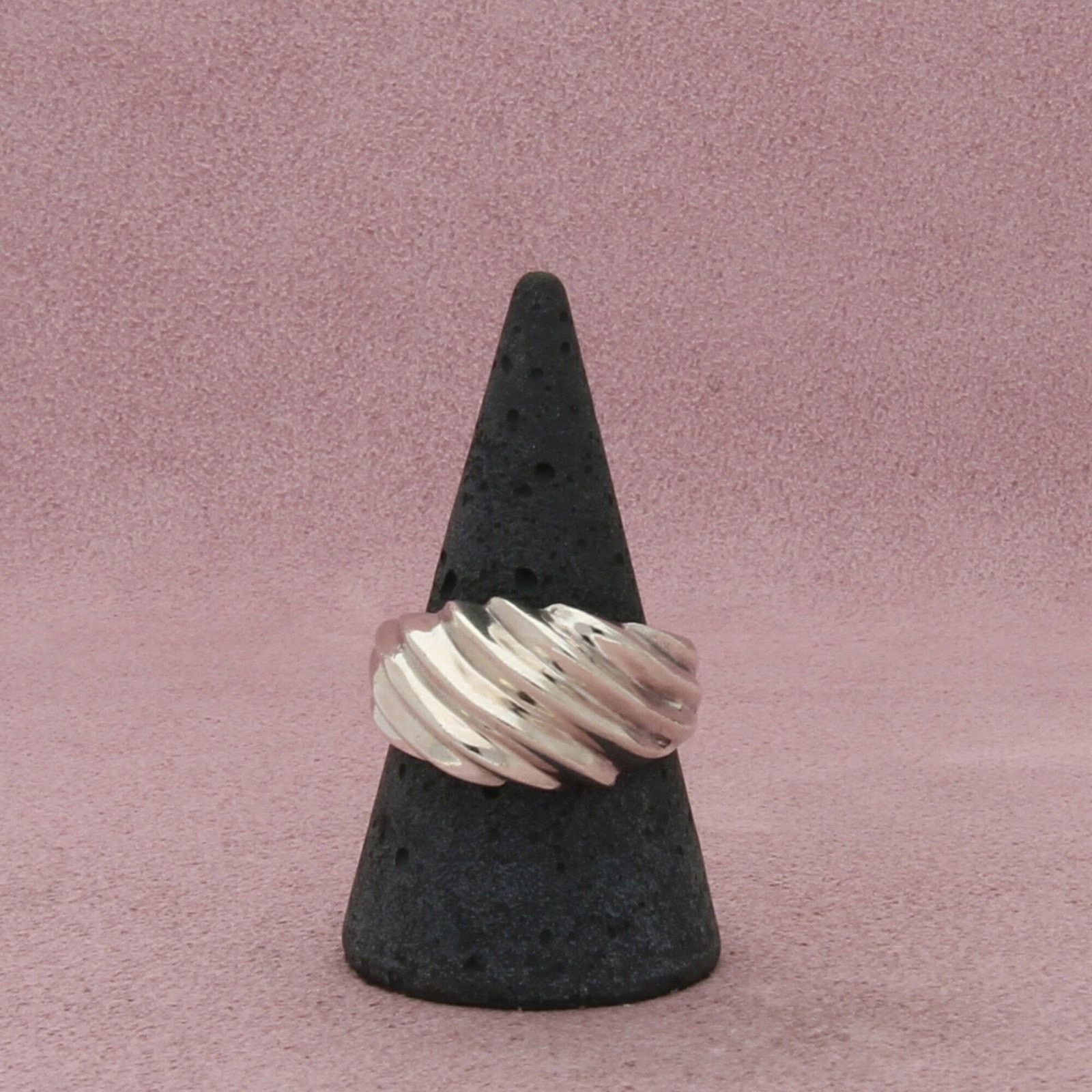 Sterling Silver sterling silver vintage scalloped dome ring size 10 Size ONE SIZE - 3 Thumbnail