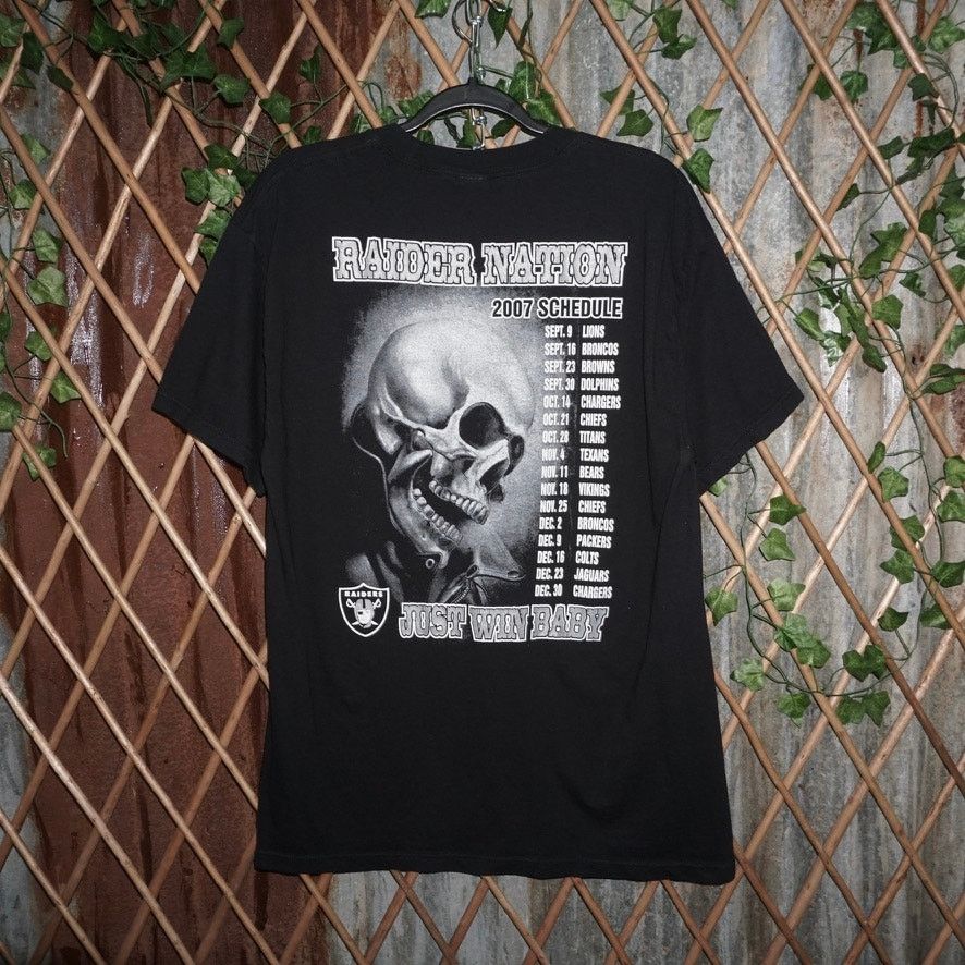 NFL Large - Vintage / Y2K Oakland Raiders 2007 skull nfl t-shirt Size US L / EU 52-54 / 3 - 3 Thumbnail