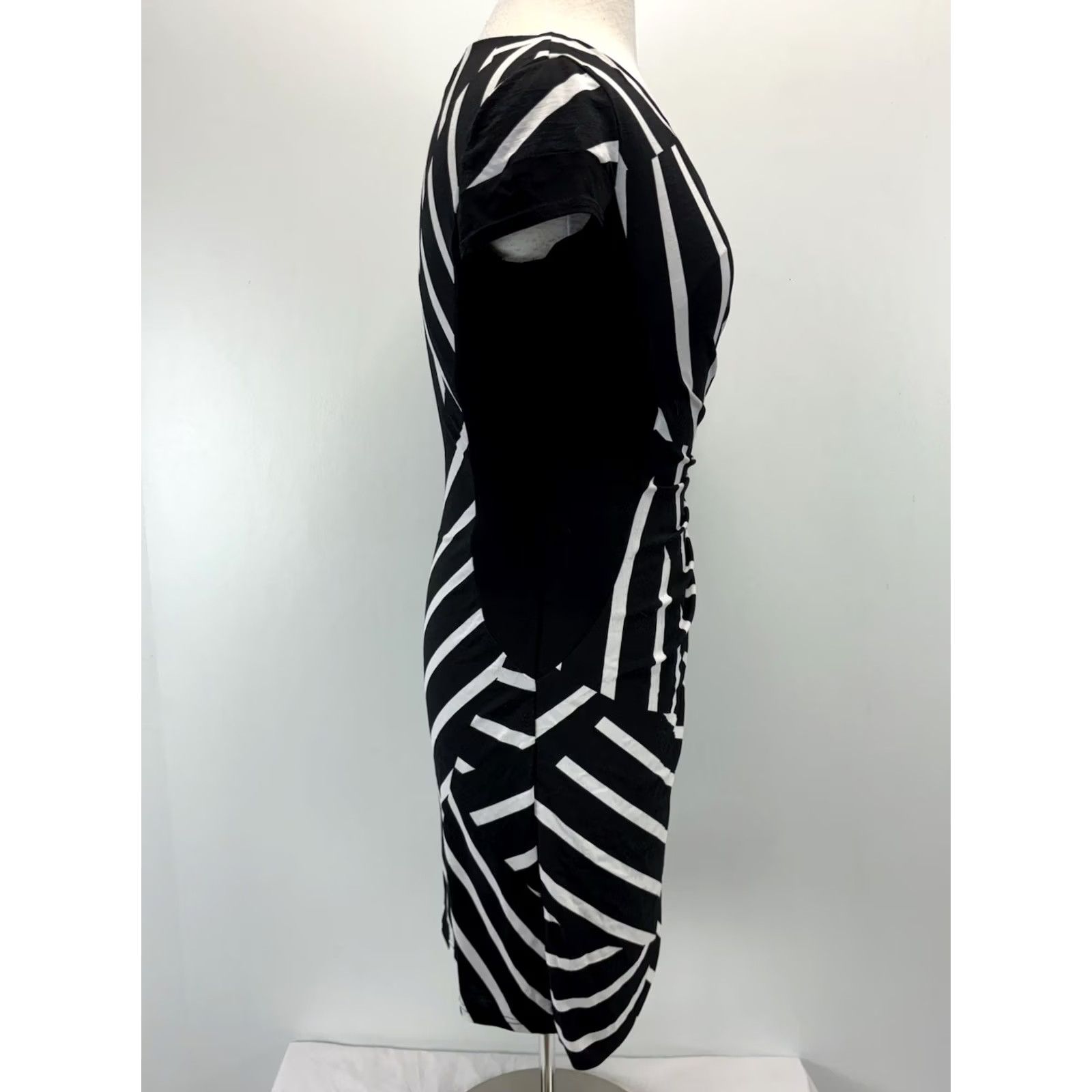 Joseph Ribkoff Joseph Ribkoff Ruched Faux Wrap Dress Womens 8 Sheath Black White Stripe Stretch Shimmer Knee Length V-Neck 3/4 Sleeve Pullover Party Cocktail Size M / US 6-8 / IT 42-44 - 4 Thumbnail