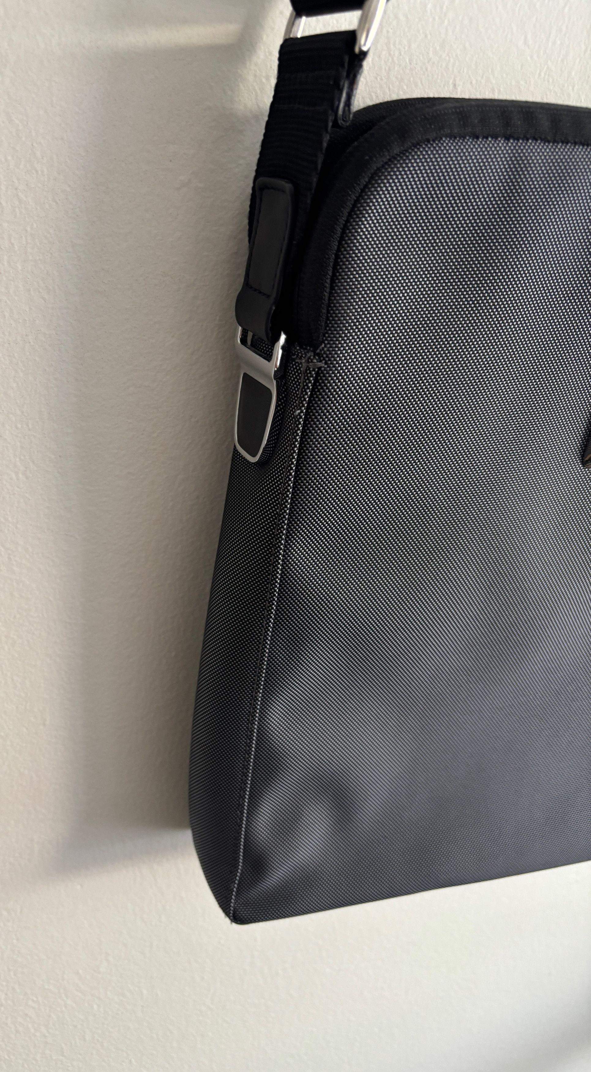 Tumi $400 Arrivé Lucas Nylon/ Leather Crossbody Messenger/ Sling Size ONE SIZE - 8 Thumbnail