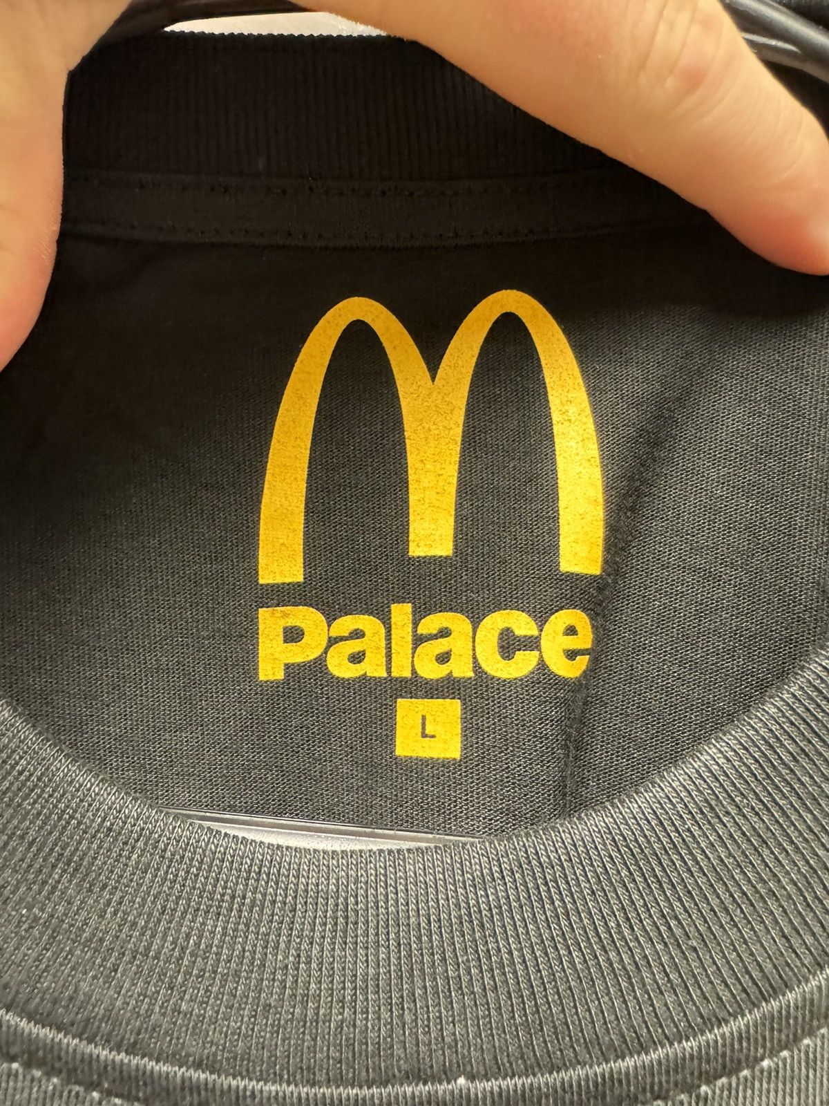 Palace Palace mcdonald's sign T shirt Size US L / EU 52-54 / 3 - 3 Thumbnail