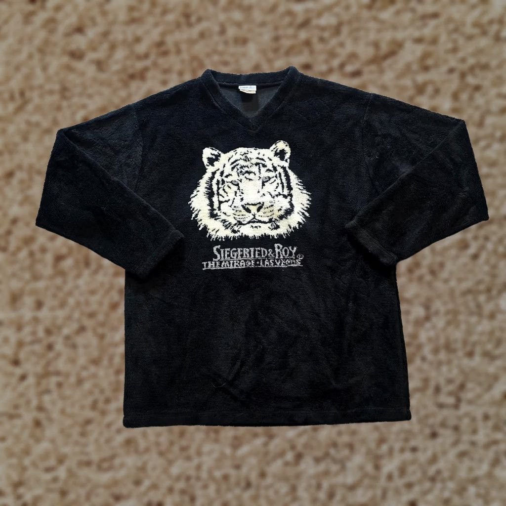 Vintage VINTAGE Siegfried Roy Sweater Womens Large Black Tiger Fuzzy Soft 90s Casual Crew Neck Knit Pullover, Regular, L, Black, 90s, Winter, Fall, Women Size L / US 10 / IT 46 - 1 Thumbnail