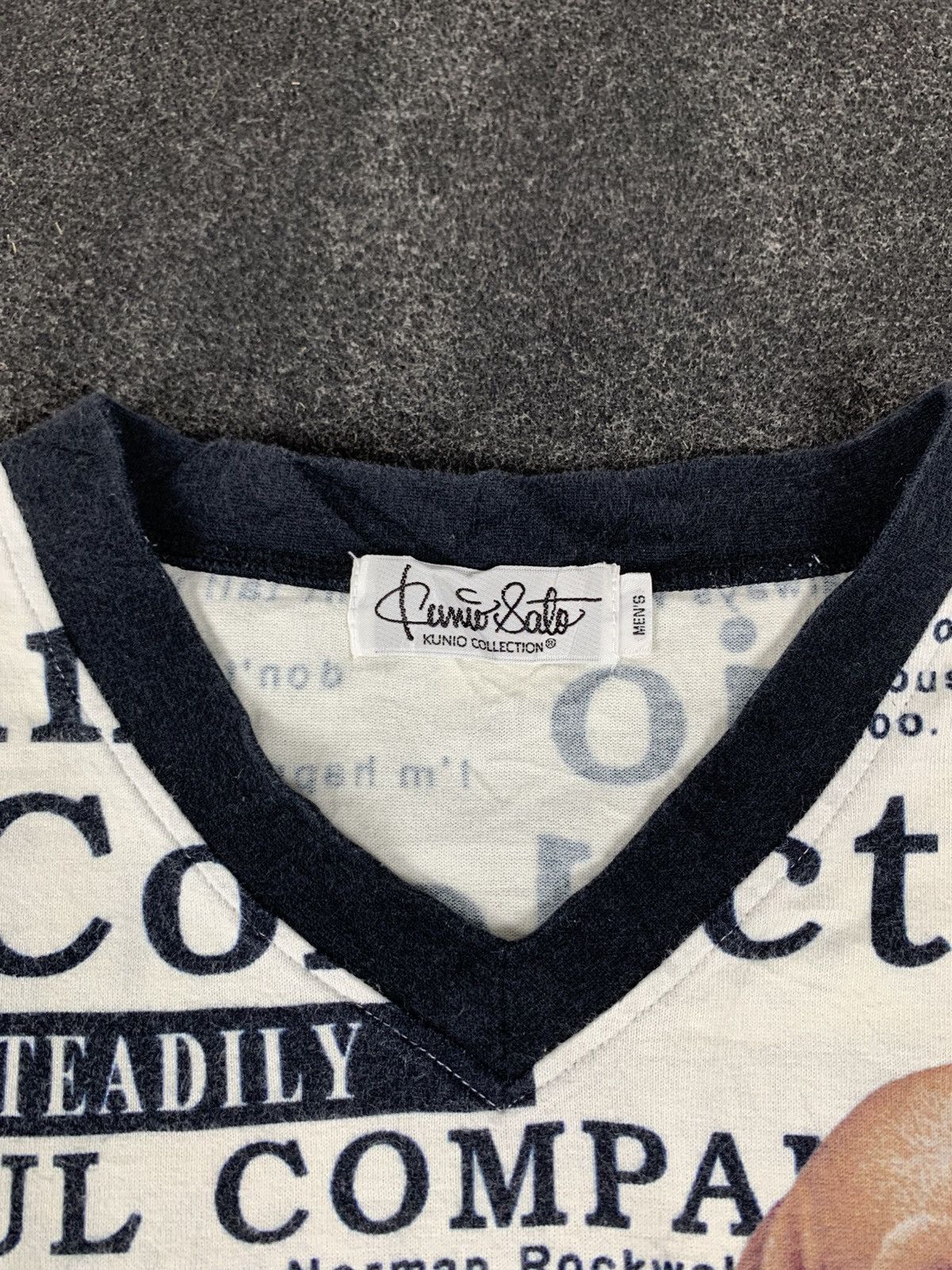 Japanese Brand Vintage Kunio Collection All-Over Print V-Neck T-Shirt Size US L / EU 52-54 / 3 - 3 Thumbnail