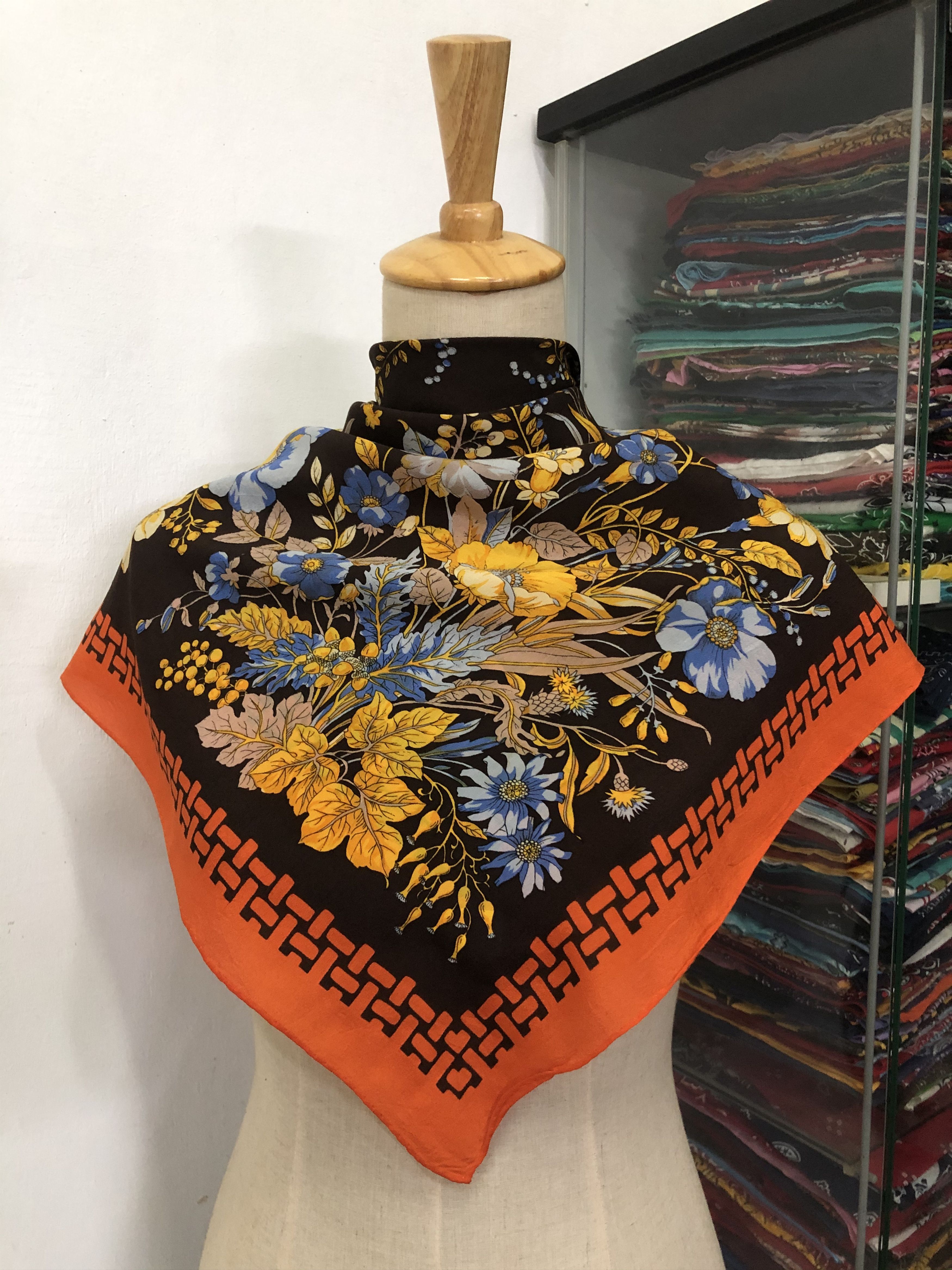 Vintage Vintage Silk Scarf Size ONE SIZE - 1 Thumbnail