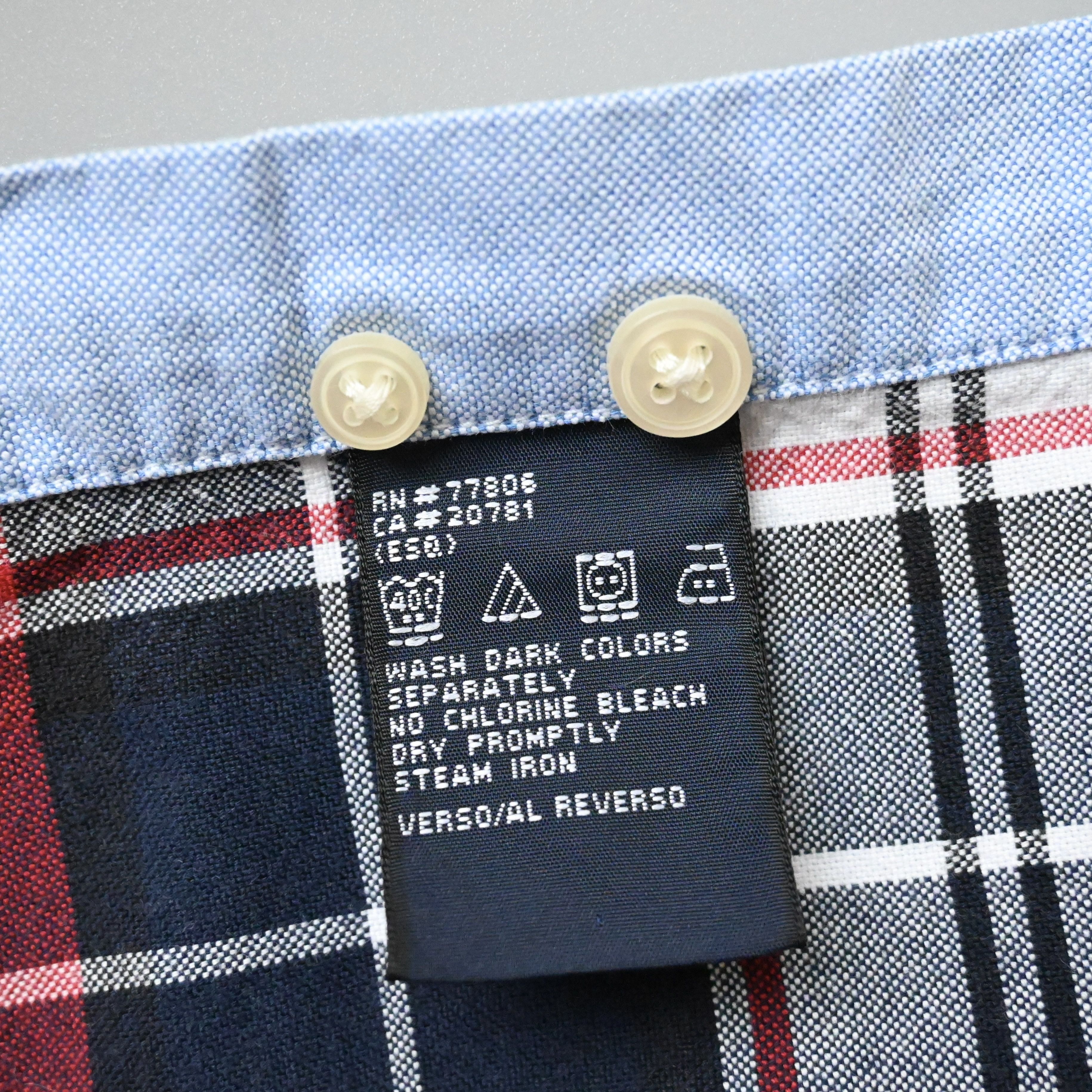 Tommy Hilfiger 2000s Tommy Hilfiger "two face" BD shirt, crazy pattern Size US XL / EU 56 / 4 - 11 Thumbnail