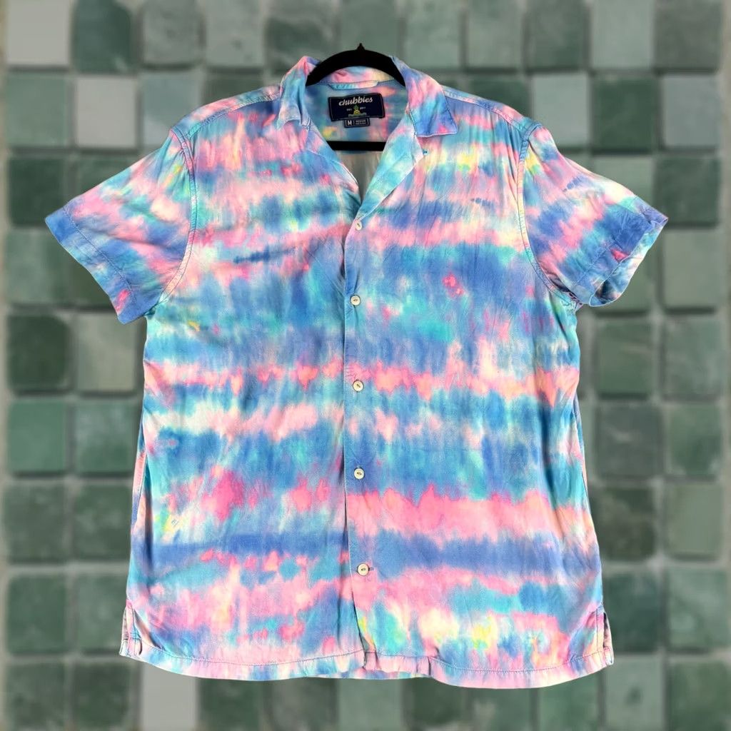 Chubbies Chubbies The Mr. Cool Button-Up Shirt Mens Medium Blue Pink Tie Dye Short Sleeve Size US M / EU 48-50 / 2 - 1 Thumbnail