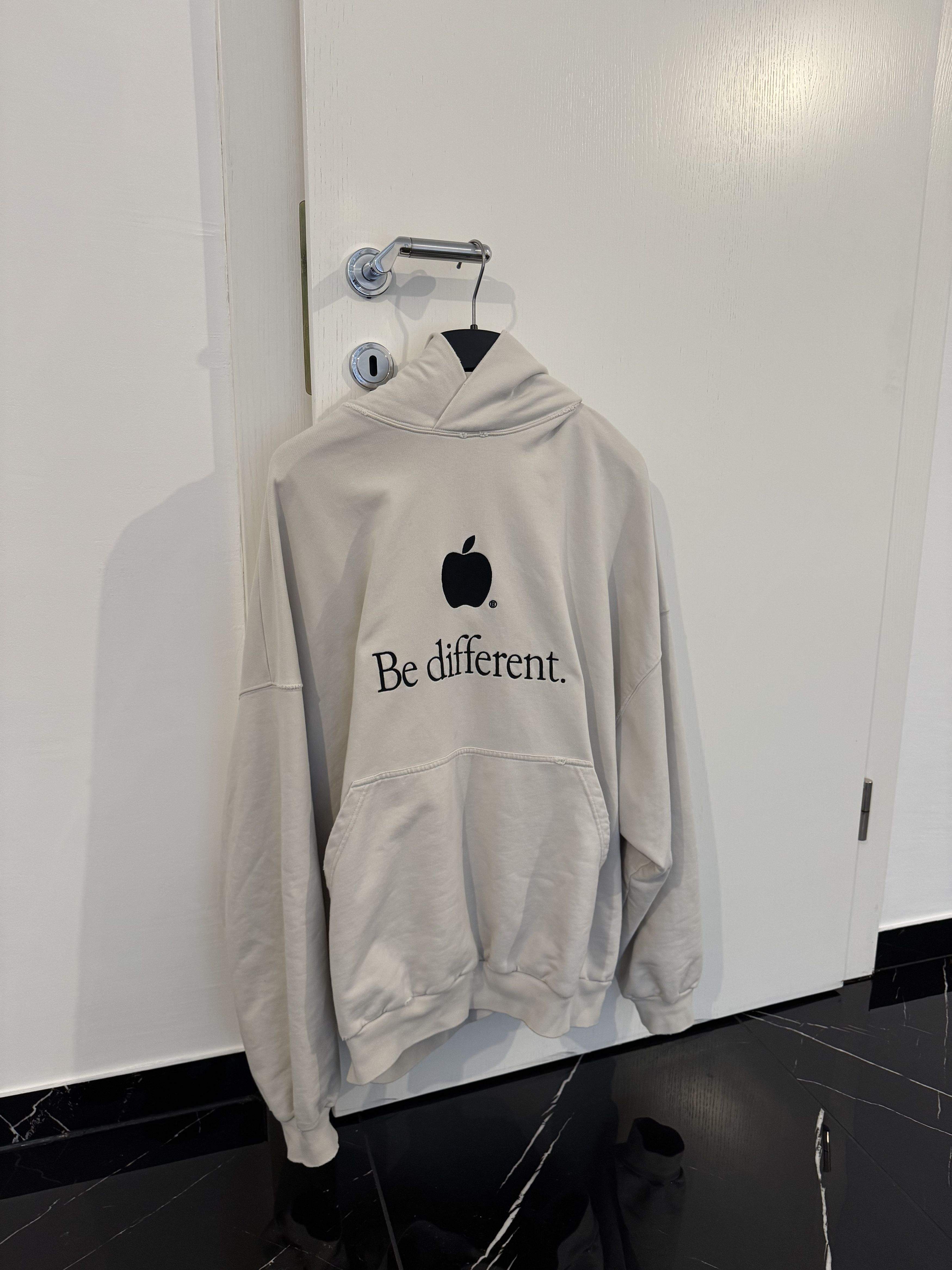 Balenciaga BALENCIAGA AW22 BE DIFFERENT APPLE HOODIE CREME WHITE