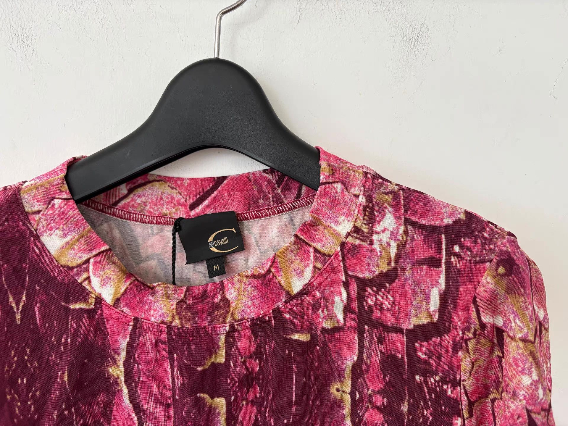 Just Cavalli Just Cavalli Women's Pink Fish Scale Printed T-shirt Ｑ21 Size M / US 6-8 / IT 42-44 - 3 Thumbnail