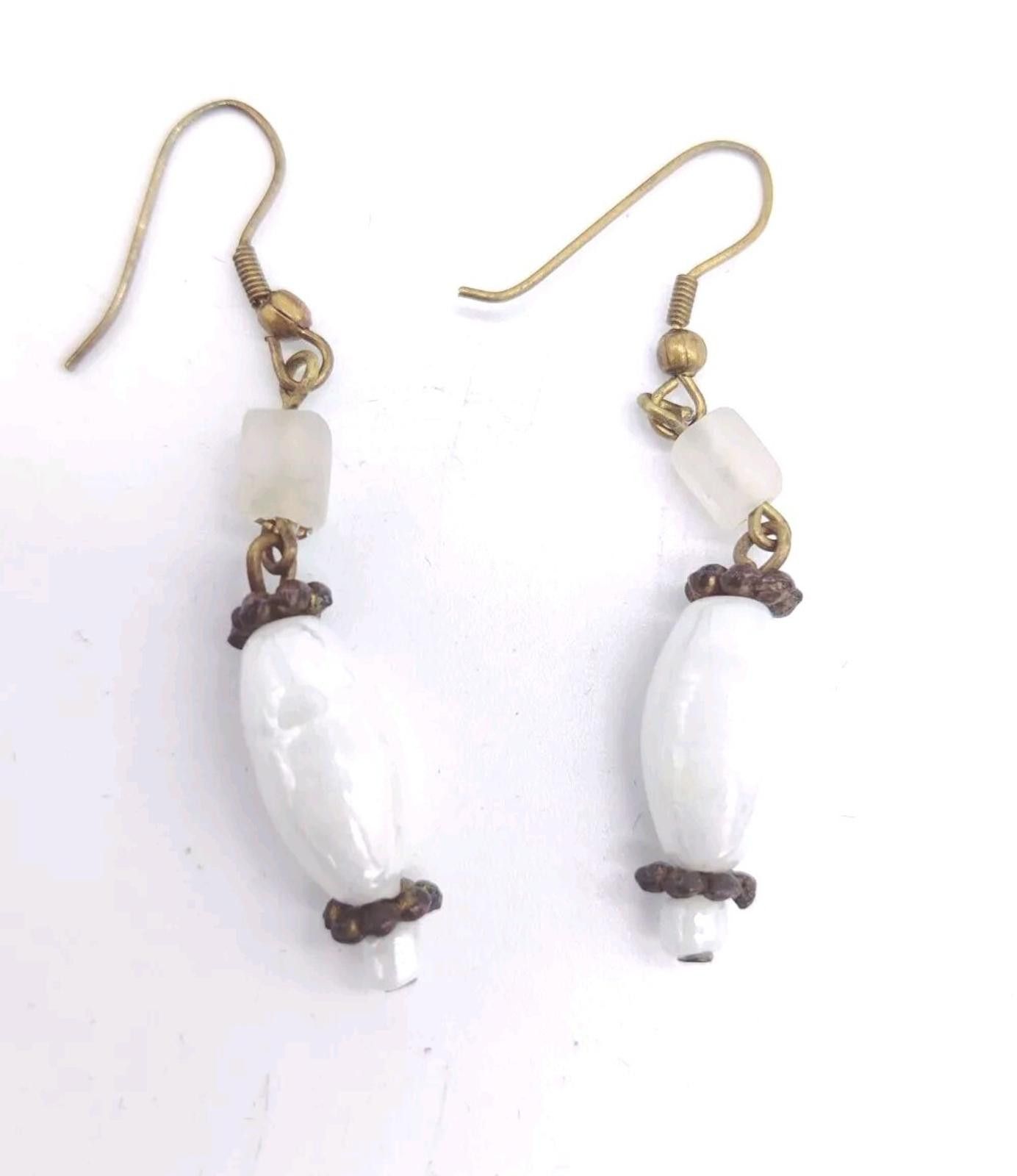The Unbranded Brand Vintage Dangle Earrings Hook Pierced White Beaded Gold Toned Size ONE SIZE - 1 Thumbnail
