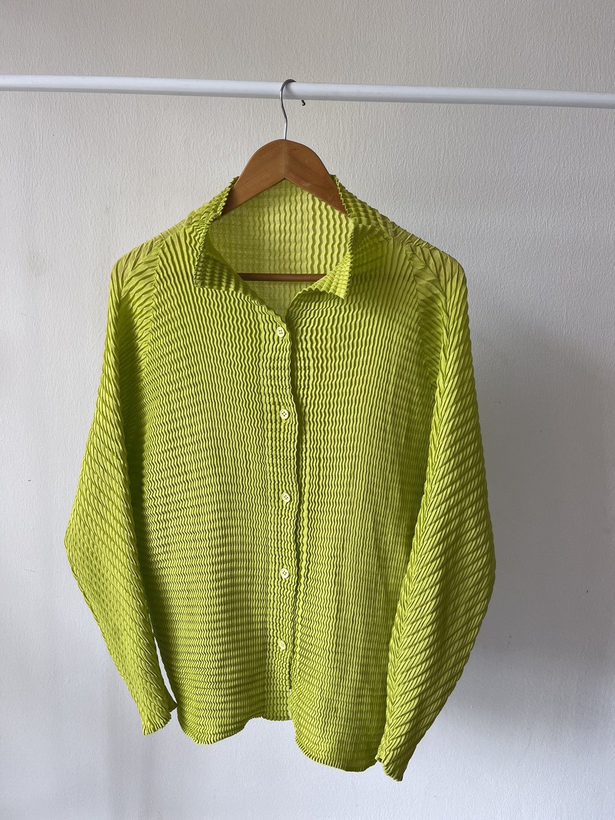 Issey Miyake × Pleats Please Issey Miyake 2000s Issey Miyake Pleats please Button up Size US L / EU 52-54 / 3 - 4 Thumbnail