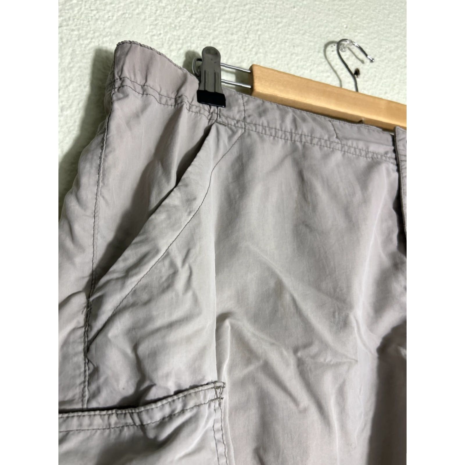 Vintage REI Womens Cargo Shorts Upf 50+ Beige Nylon 38x7 Size 16 Regular Size 38" / US 16 / IT 52 - 4 Thumbnail