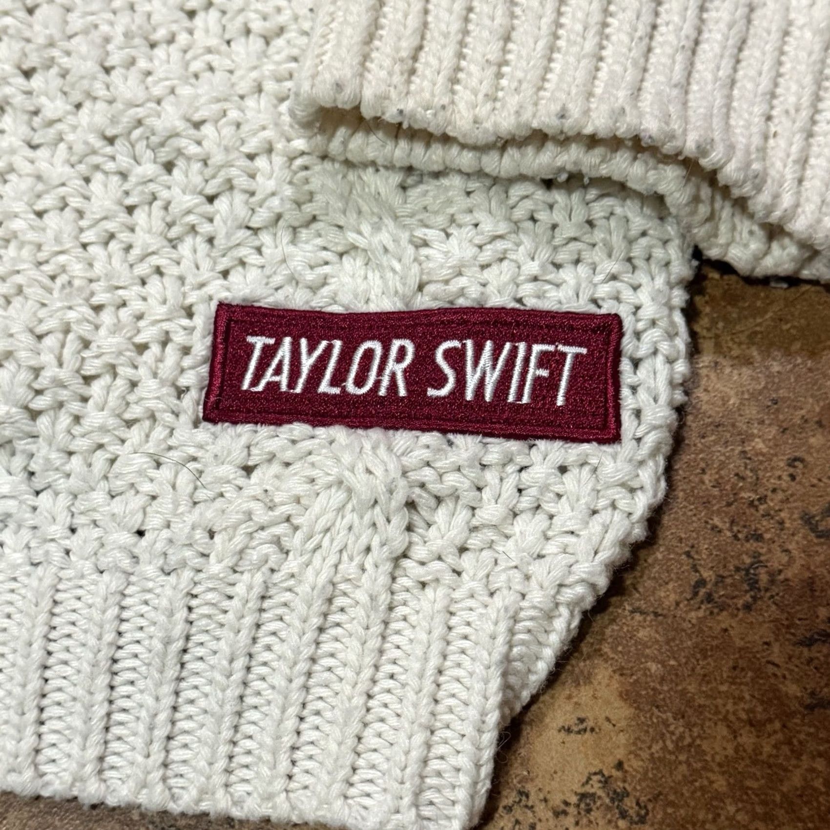 Vintage VINTAGE Taylor Swift Folklore Cardigan Holiday Beige Maroon LIMITED EDITION RARE M/L Sweater Women Cardigan Holiday Theme Mens Womens Girls Boys Size M / US 6-8 / IT 42-44 - 7 Thumbnail