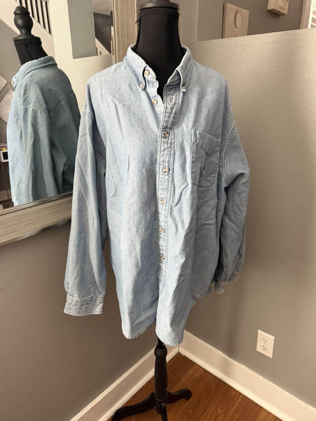 Hunt Club VTG 90s Hunt Club denim shirt embroidered crest size XL. Size US XL / EU 56 / 4 - 1 Thumbnail