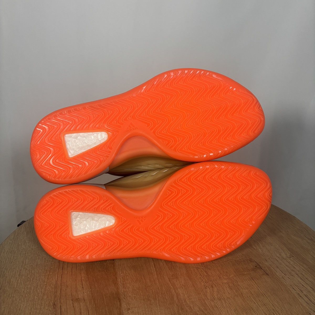 Adidas × Kanye West Adidas Yeezy QNTM Hi-Res Coral NWT 10M Size US 10 / EU 43 - 8 Thumbnail