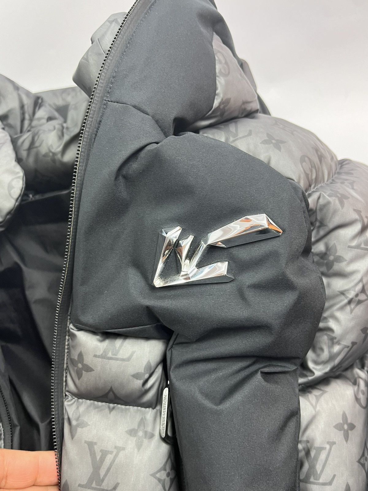 Louis Vuitton 2054 Heat & water sensitive technical puffer ski jacket Size US XL / EU 56 / 4 - 17 Thumbnail