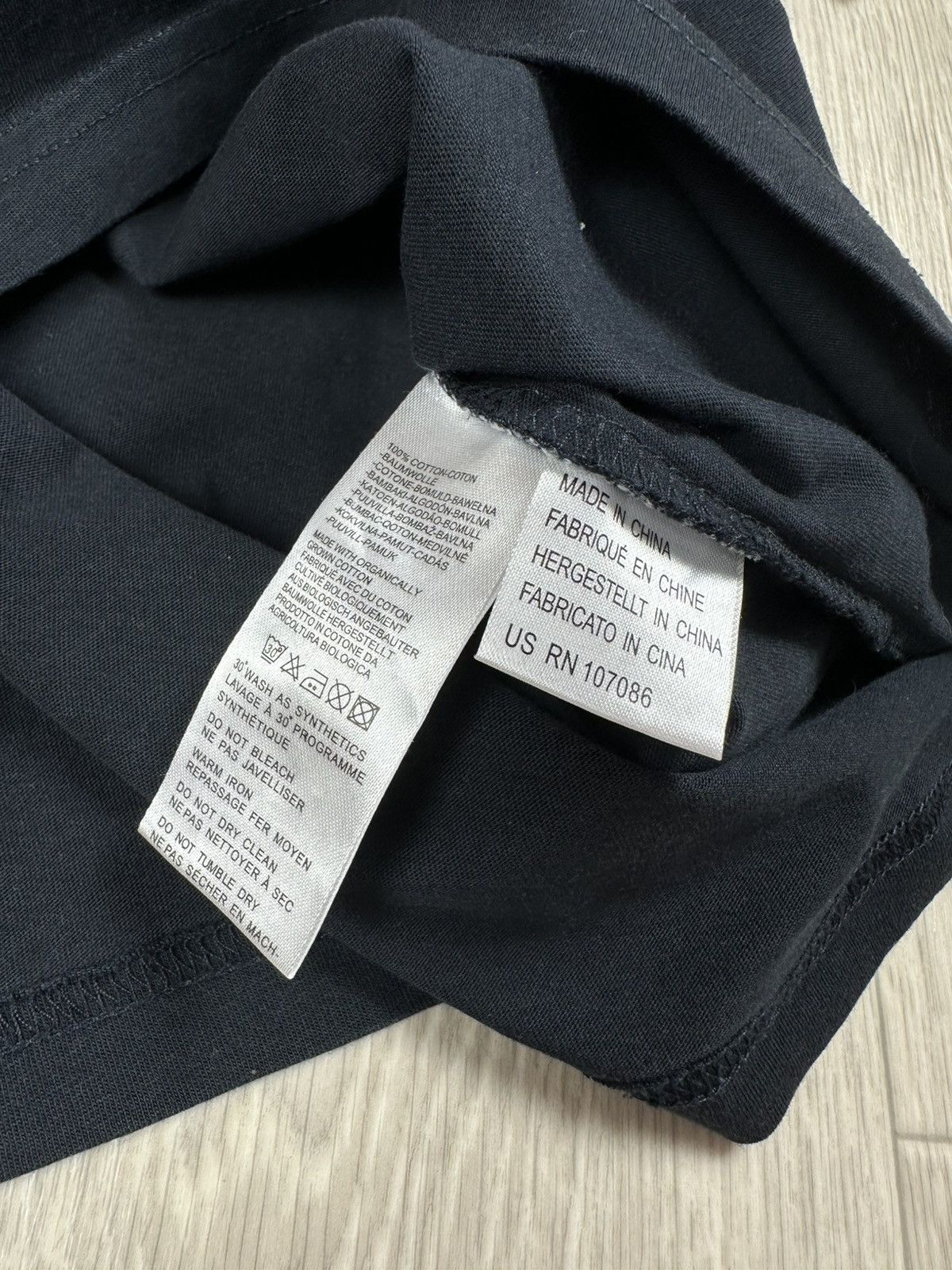 Paul Smith Paul Smith Spray Can Back Print T-Shirt Size US L / EU 52-54 / 3 - 10 Thumbnail