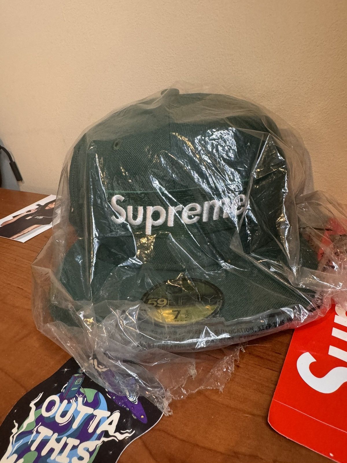 Supreme Money Box Logo