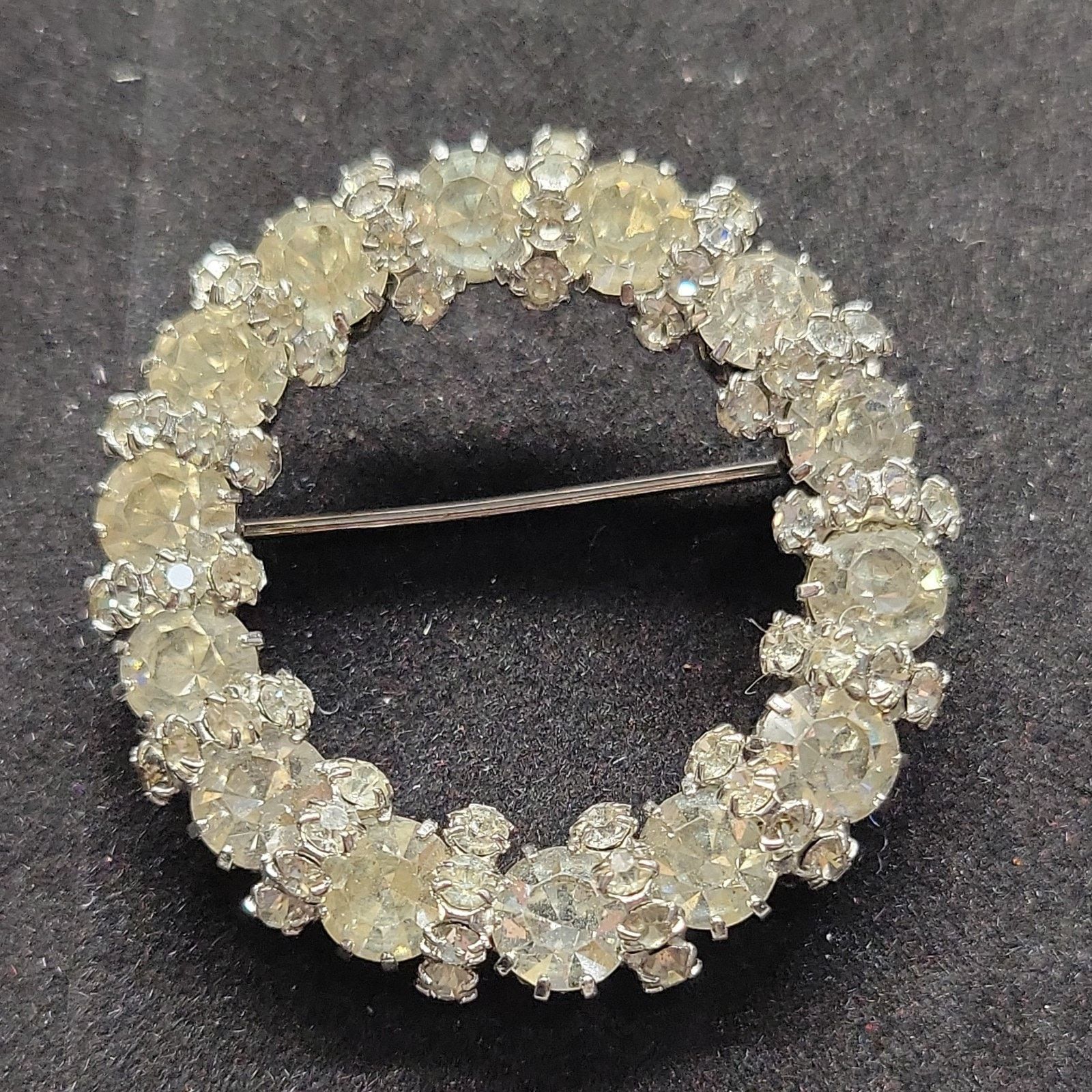 The Unbranded Brand Vintage Weiss Signed Clear Ice Rhinestone Statement Brooch Size ONE SIZE - 1 Thumbnail
