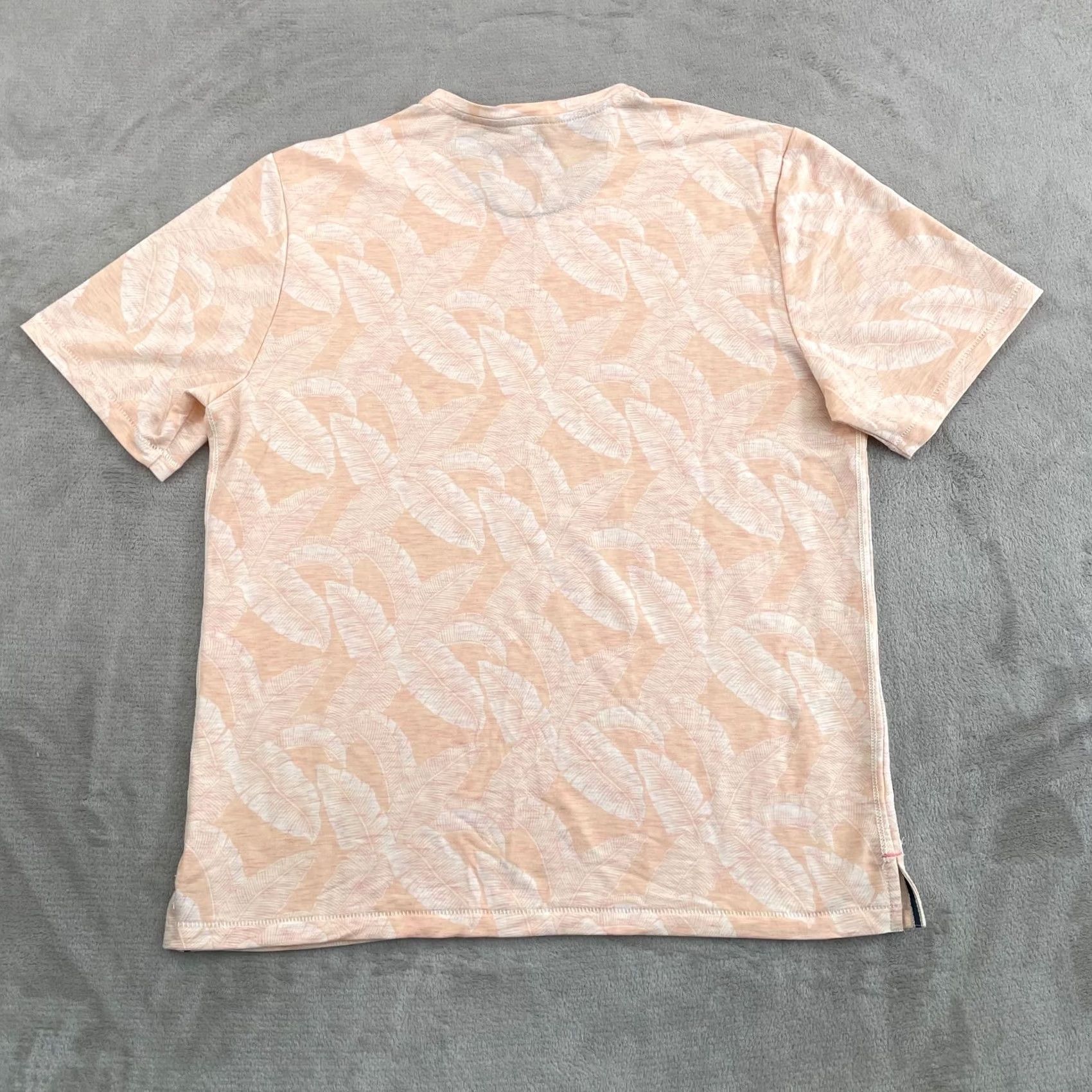 Tommy Bahama Tommy Bahama Grande Fronde V-Neck T-Shirt Men Medium Orange Palm Floral NWOT 2020s Beach Hawaii Shirt Mens Size US M / EU 48-50 / 2 - 4 Thumbnail