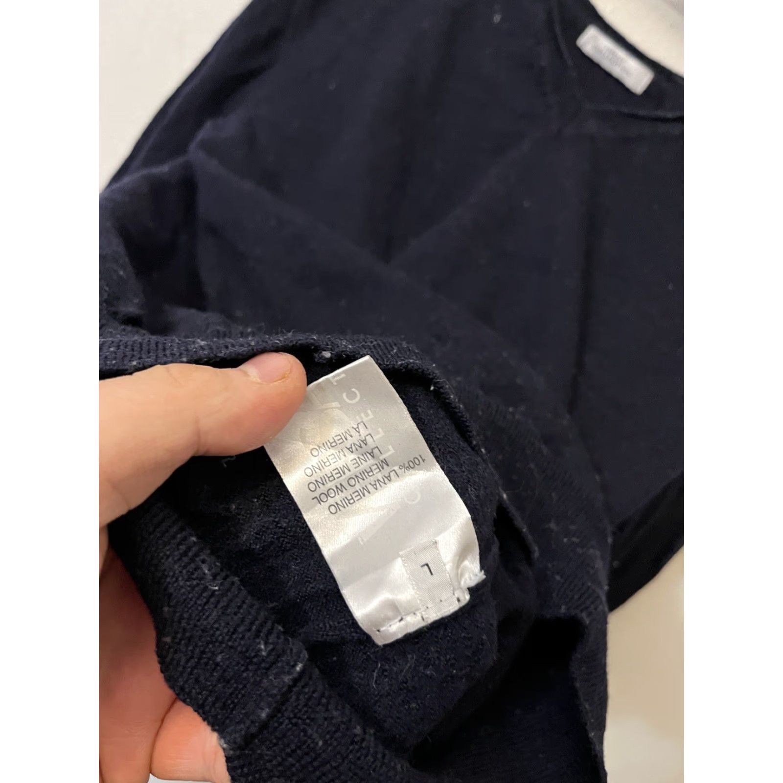 Versace VINTAGE Versace Sweater Shirt Men L Wool Merino Navy V-Neck Logo Pullover 90s Size US L / EU 52-54 / 3 - 3 Thumbnail