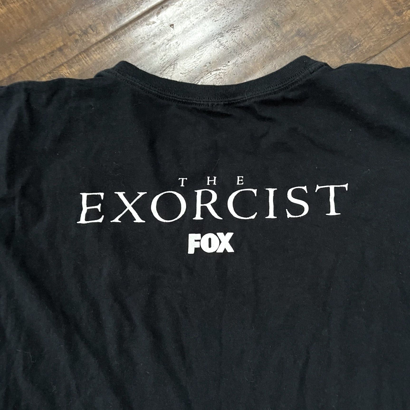 Gildan The Exorcist 2016 Fox TV Movie Promo T-Shirt Priest Collar Mens Large Horror Size US L / EU 52-54 / 3 - 2 Thumbnail
