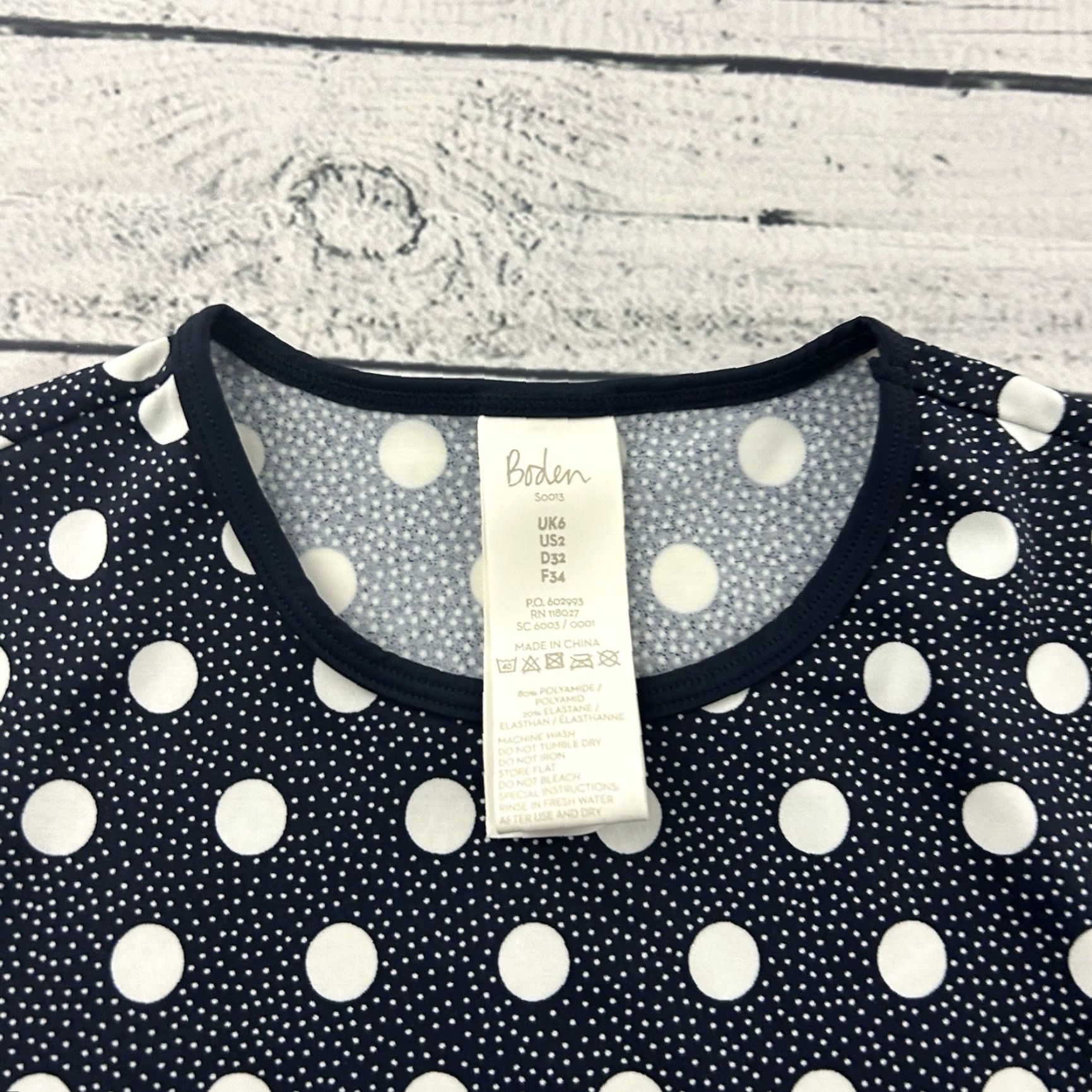 Boden VINTAGE Boden Swim Top Polka Dot White Blue Womens 2 Polyamide Short Sleeve Easy Care Summer Swimwear Size XS / US 0-2 / IT 36-38 - 2 Thumbnail