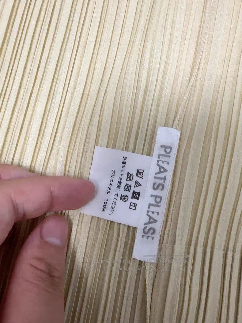 Issey Miyake Issey Miyake Yellow-beige Pleated Vest Size L / US 10 / IT 46 - 2 Thumbnail