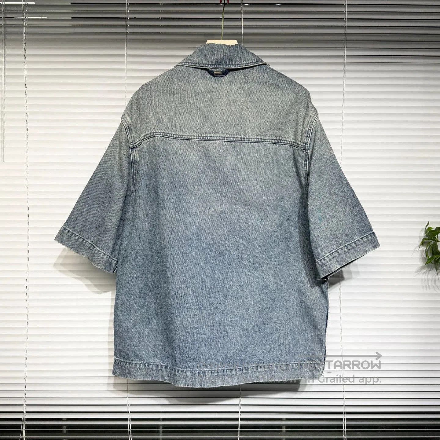 Louis Vuitton Louis Vuitton Denim Short-Sleeve Shirt. Size US XL / EU 56 / 4 - 2 Thumbnail