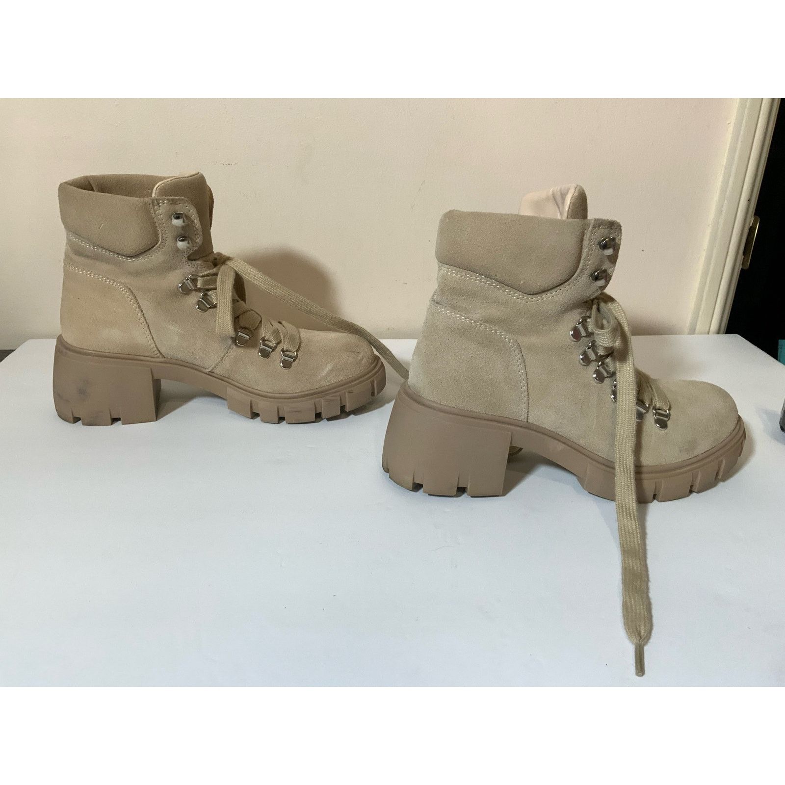 Steve Madden Steve Madden Suede Hint Lace Up Platform Bootie Size 6M USED Size US 6 / IT 36 - 5 Thumbnail