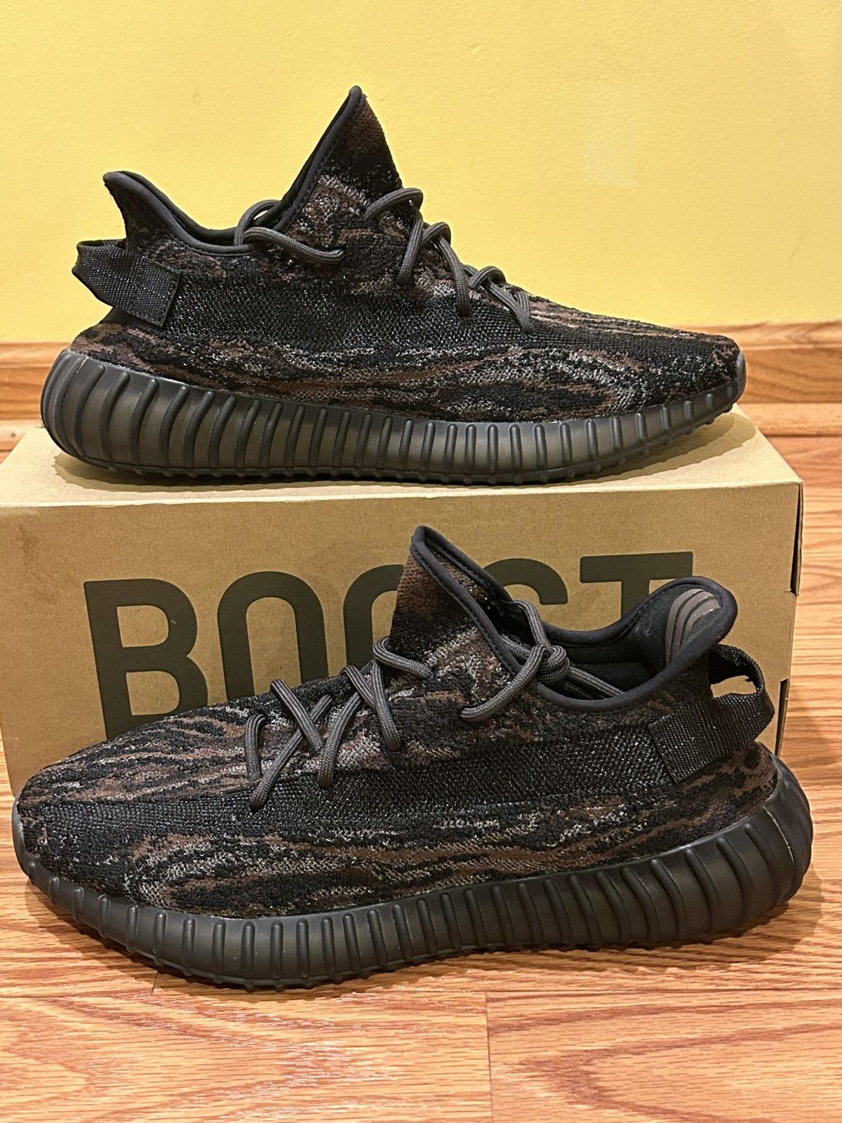 adidas gazelle silver green womens adidas YEEZY Boost 350 V2 MX Rock