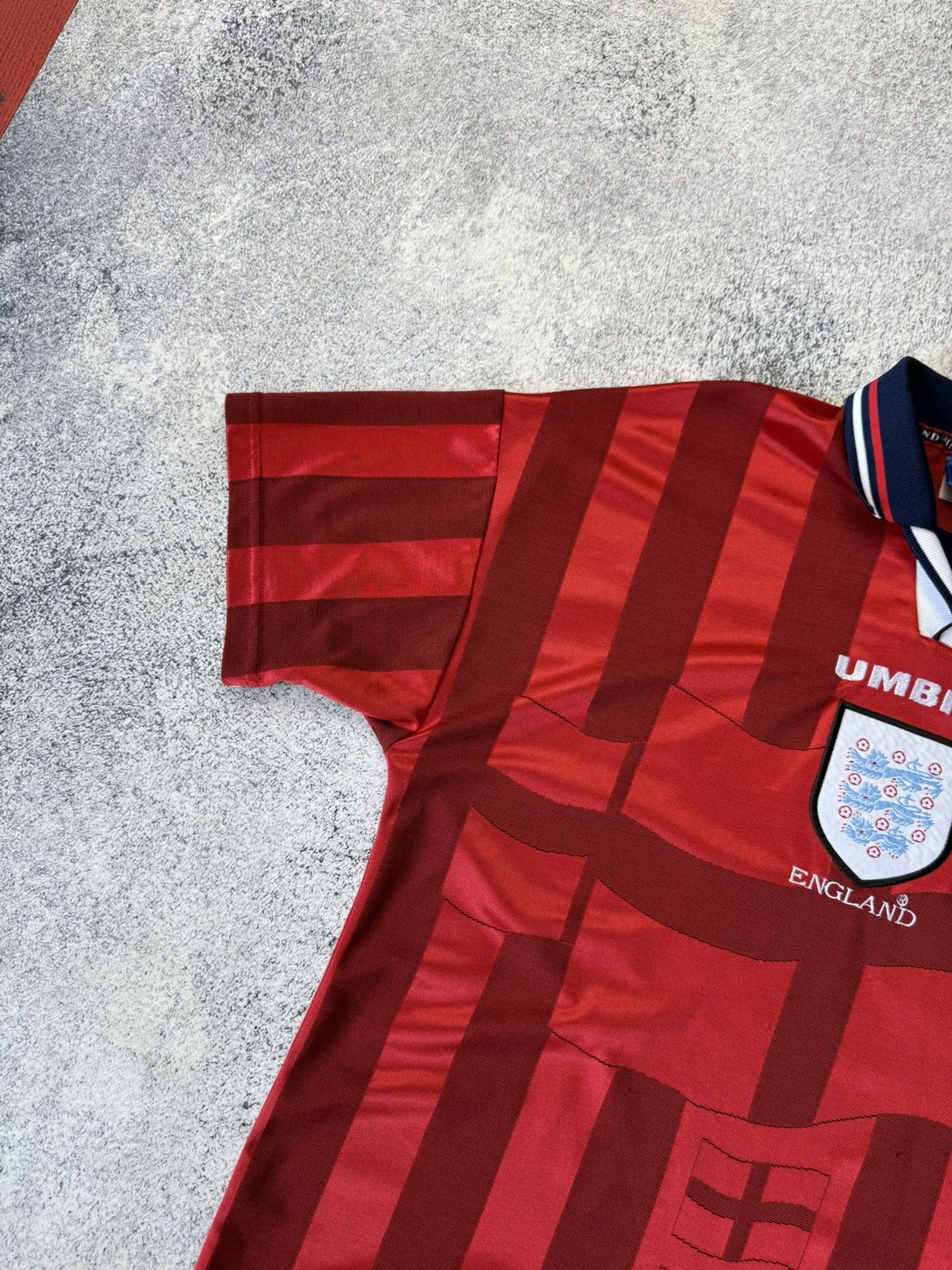Umbro ENGLAND UMBRO 1997 1998 AWAY VINTAGE FOOTBALL JERSEY SHIRT Size US L / EU 52-54 / 3 - 7 Thumbnail