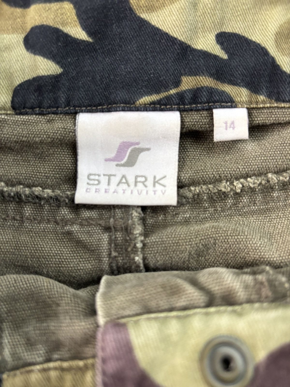 If Six Was Nine Vintage dragon Y2K printed camo mini skirt Size 32" / US 10 / IT 46 - 9 Thumbnail