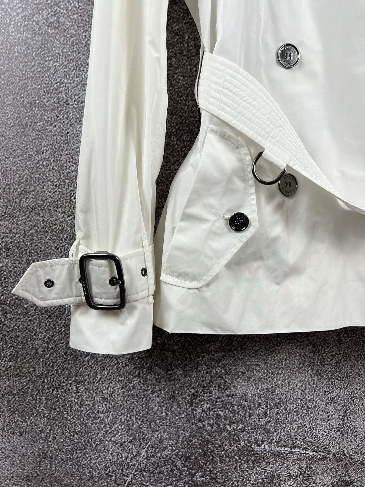 Burberry × Designer Burberry London women’s short Trench Coat double breasted Size XS / US 0-2 / IT 36-38 - 7 Thumbnail