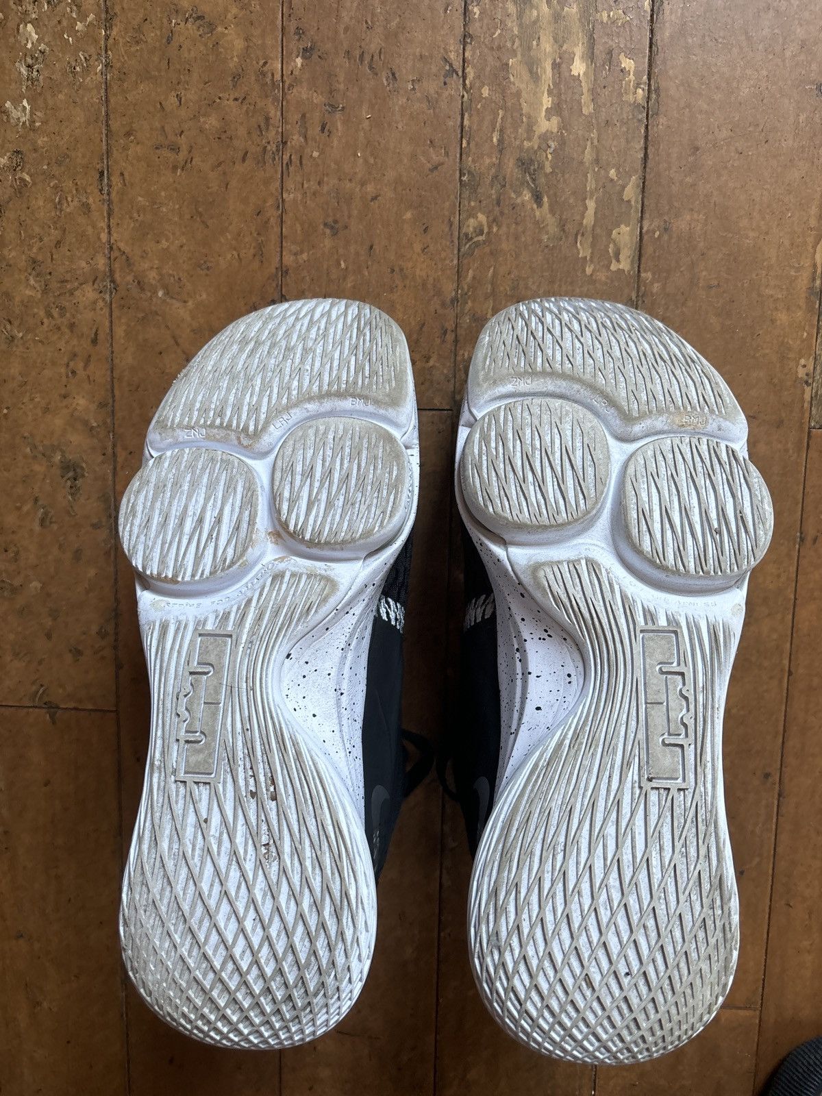 Nike Nike Lebron Witness 5 Size US 10.5 / EU 43-44 - 3 Thumbnail