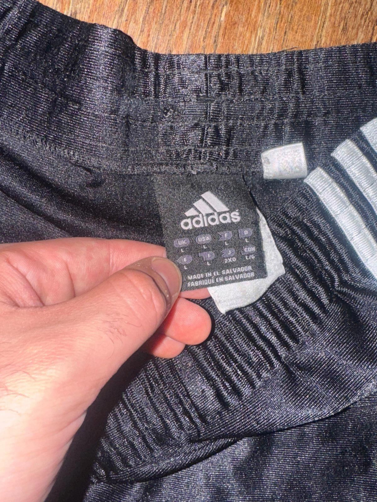 Adidas Vintage Rare Adidas Basic 3 Stripe Hoop Shorts Dazzle Sz L Size US 34 / EU 50 - 5 Thumbnail