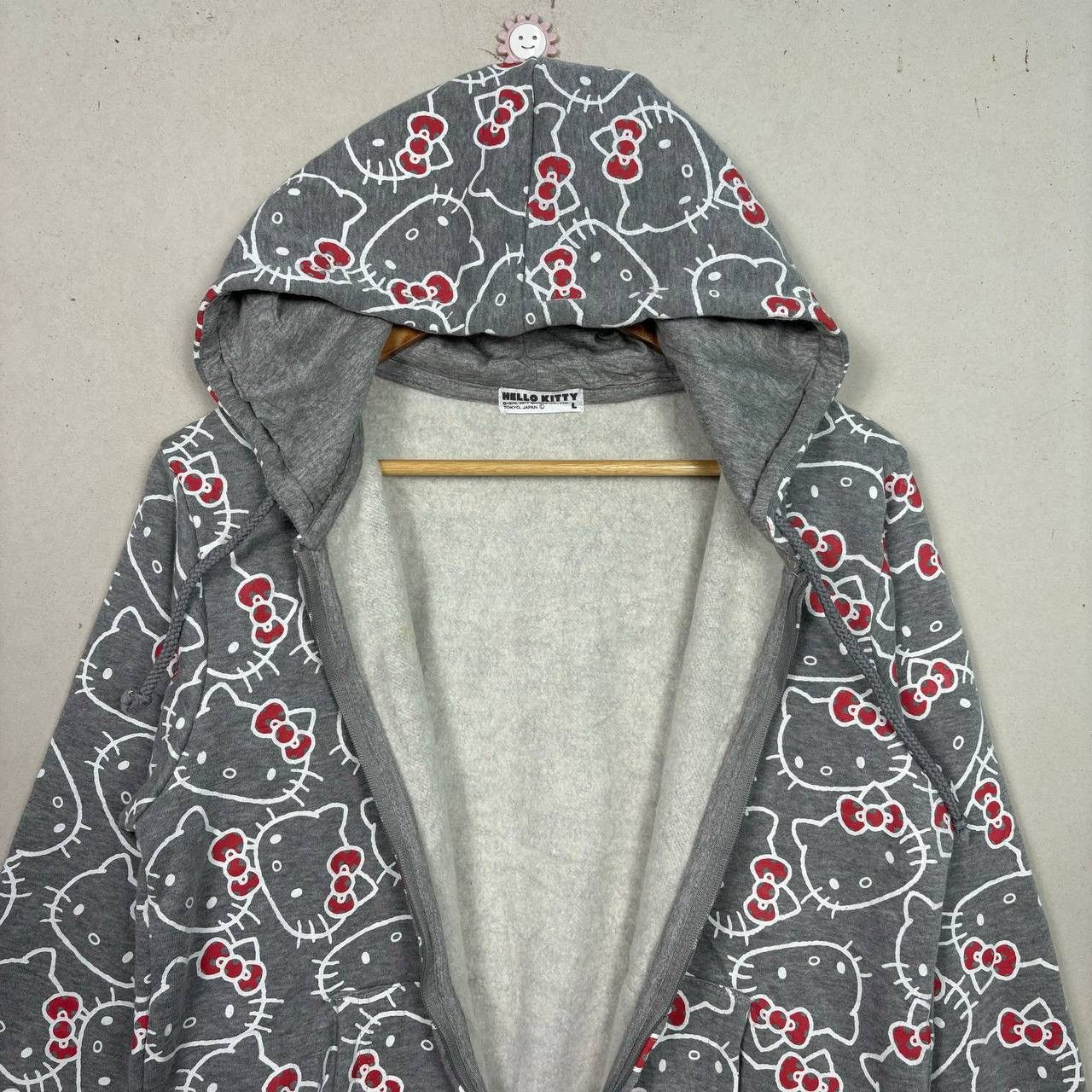 Anime VINTAGE HELLO KITTY OVERPRINT HOODIE FULL ZIPPER GREY L Size US L / EU 52-54 / 3 - 4 Thumbnail