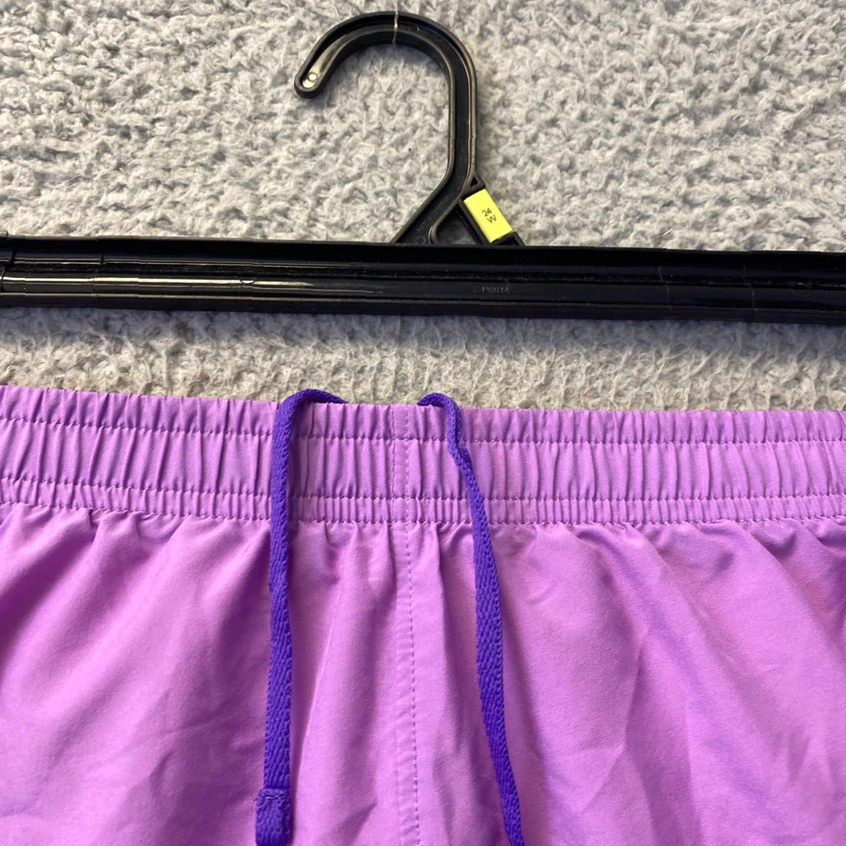 Under Armour Under Armour Shorts Womens S Small Pink Drawstring Athletic Heat Gear Gym/37-65 Size 28" / US 6 / IT 42 - 4 Thumbnail