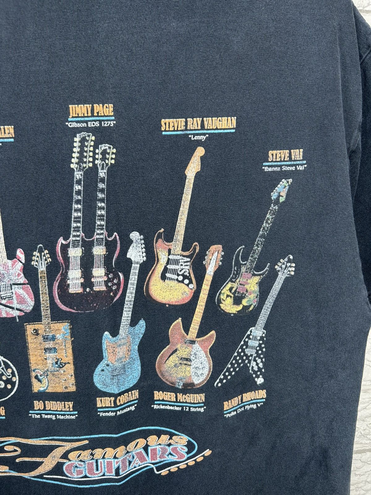 Vintage Vintage Faded Black Famous Guitars Kurt Cobain T Shirt Size US L / EU 52-54 / 3 - 8 Thumbnail