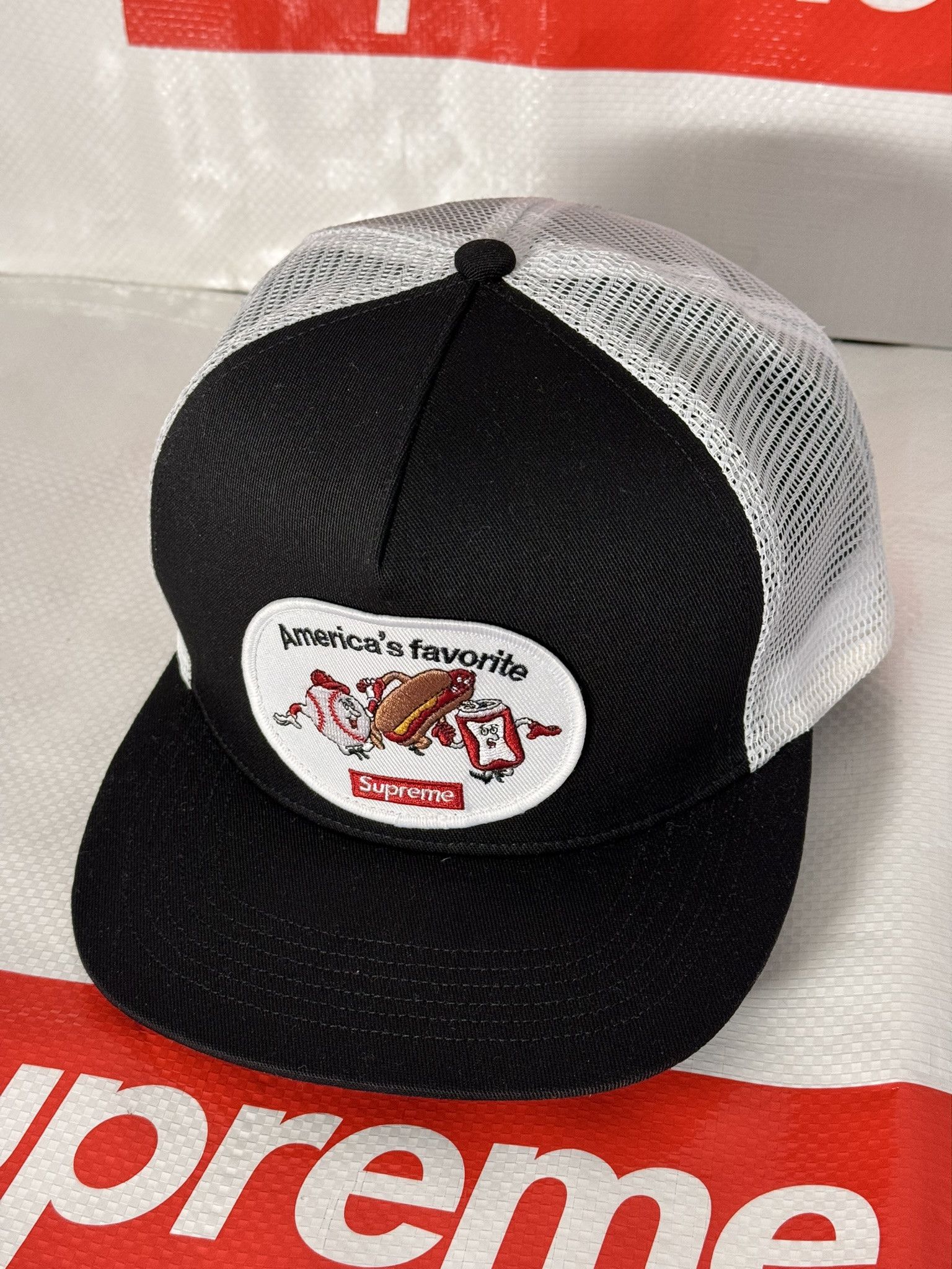Supreme “America’s Favorite” trucker hat OS Supreme Supreme SS21 America main image 3