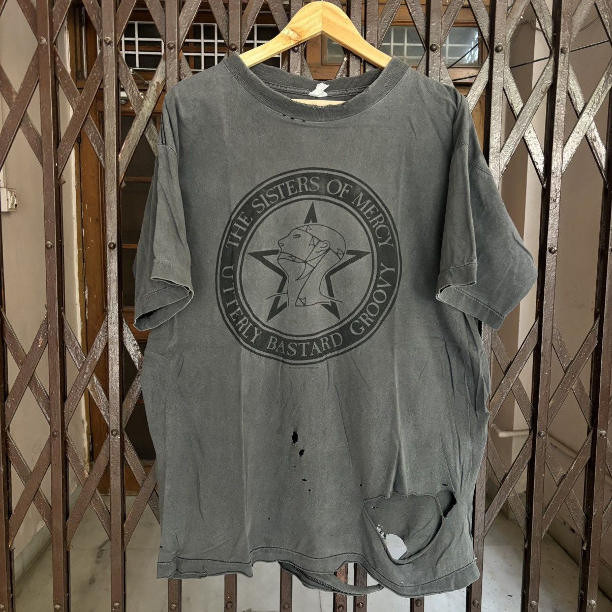 Band Tees Vintage The Sisters of Mercy Utterly Bastard Groovy T shirt Size US XL / EU 56 / 4 - 1 Thumbnail