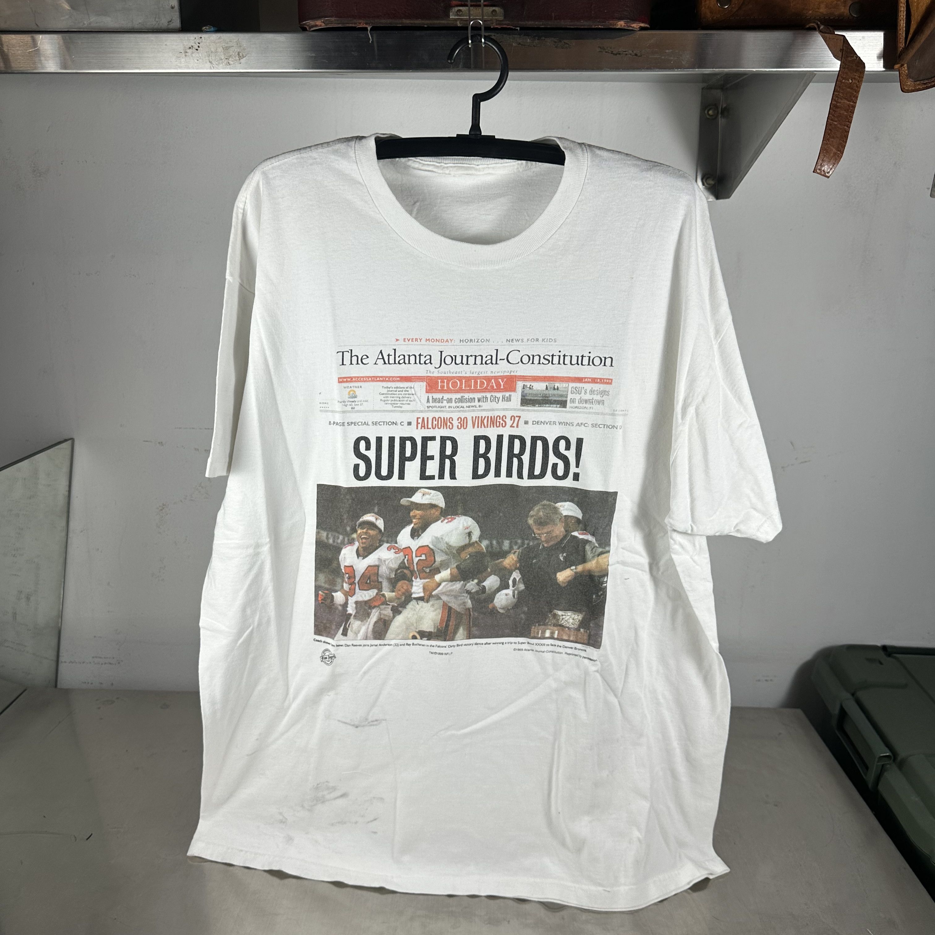 Vintage ​1999 Atlanta Falcons Super Birds! NFL Newspaper​ T-shirt Size US XXL / EU 58 / 5 - 1 Thumbnail