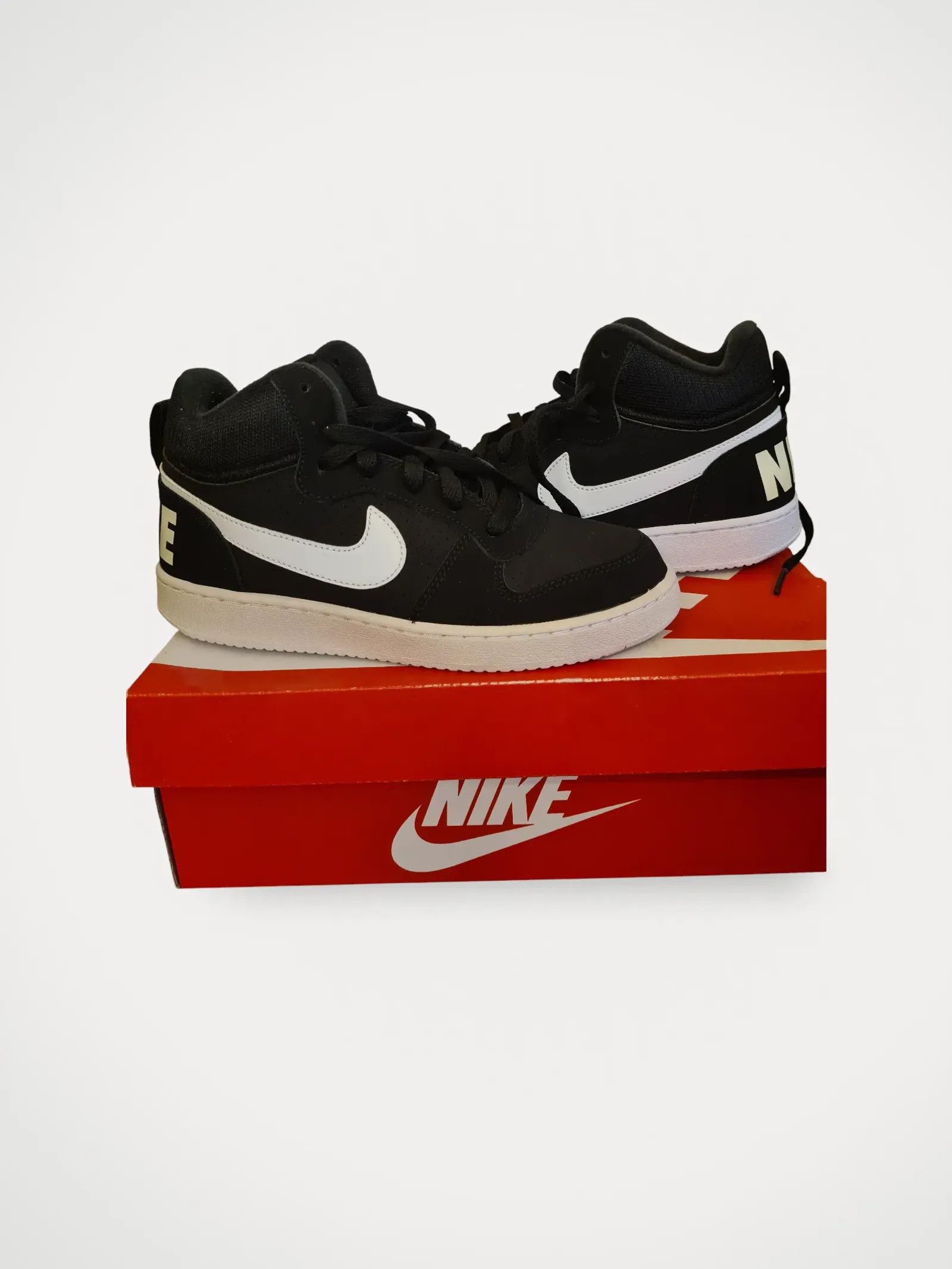 Nike Nike Sneakers Size US 8.5 / IT 38.5 - 1 Thumbnail